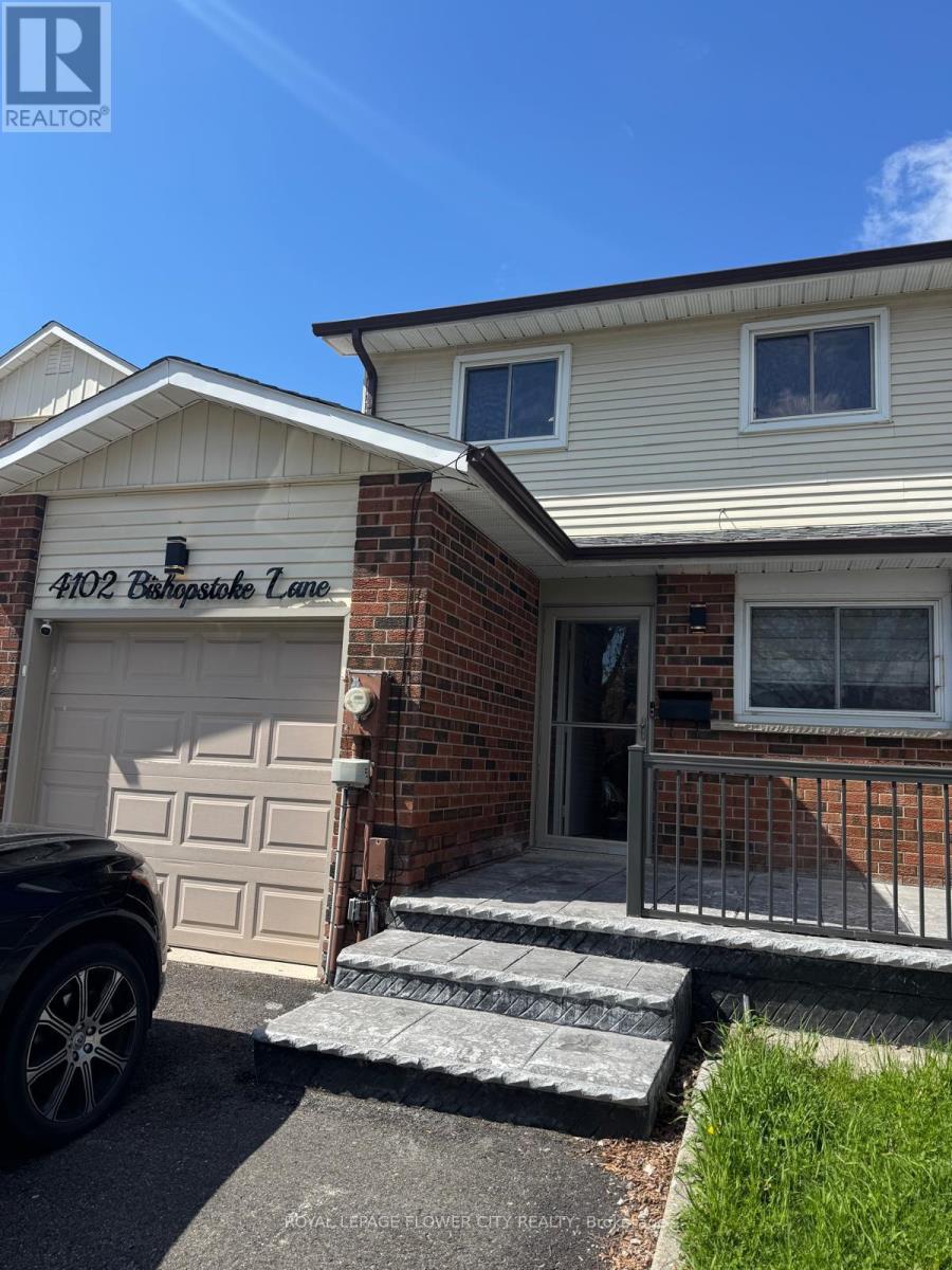 Semi-Detached/Link at 4102 BISHOPSTOKE LANE W, Mississauga (Rathwood)