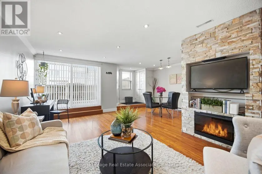 Townhouse at 222 - 1055 DUNDAS STREET E, Mississauga