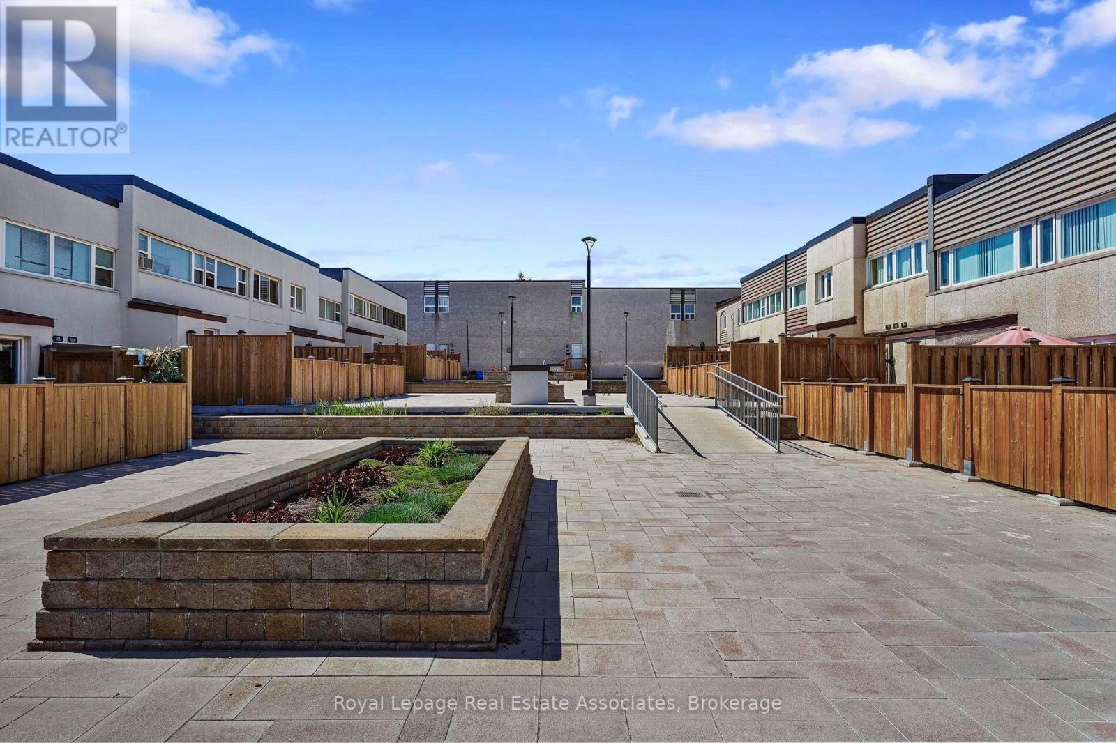 Townhouse at 222 - 1055 DUNDAS STREET E, Mississauga