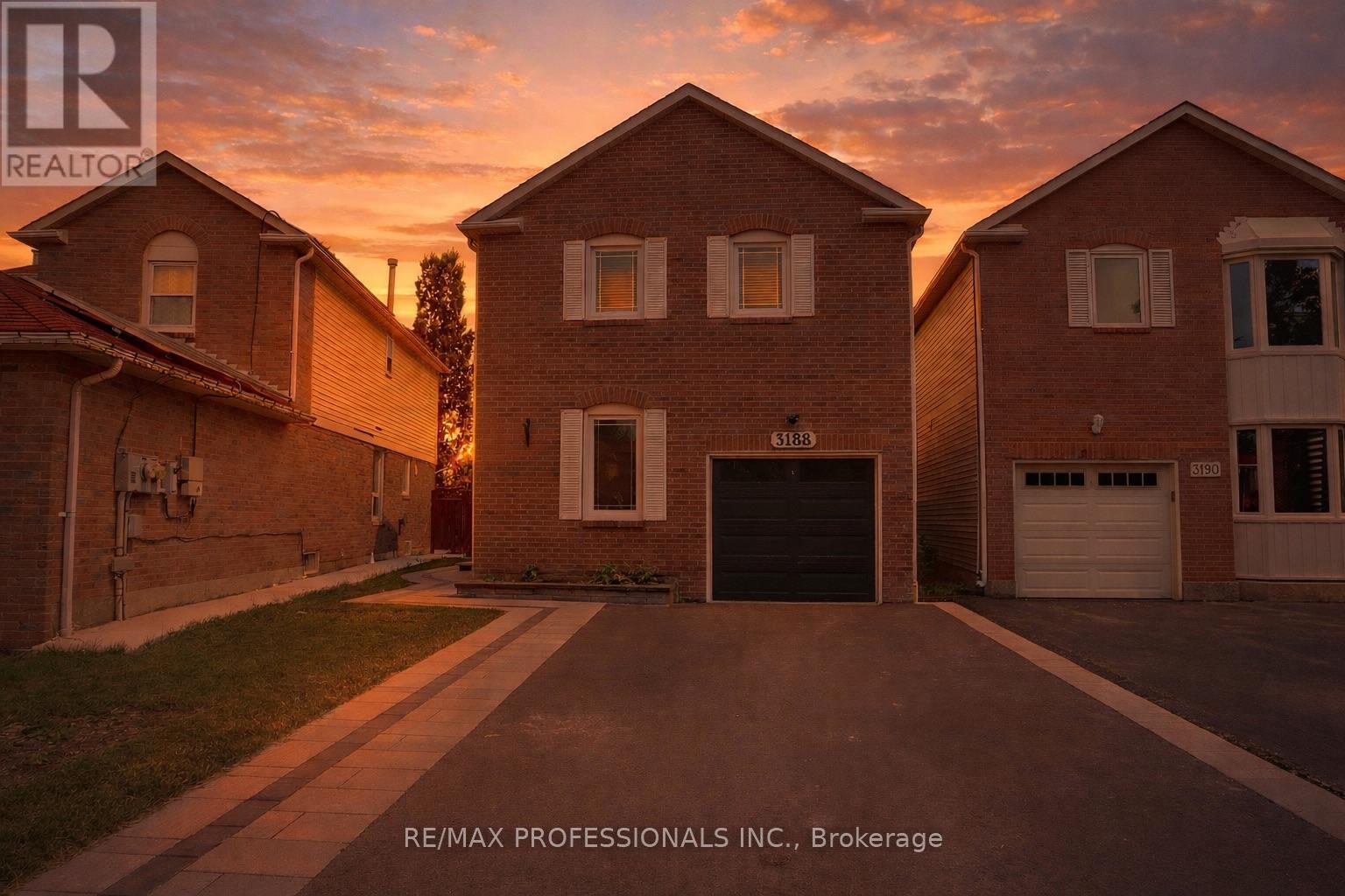 Detached at 3178 Cambourne Cres,