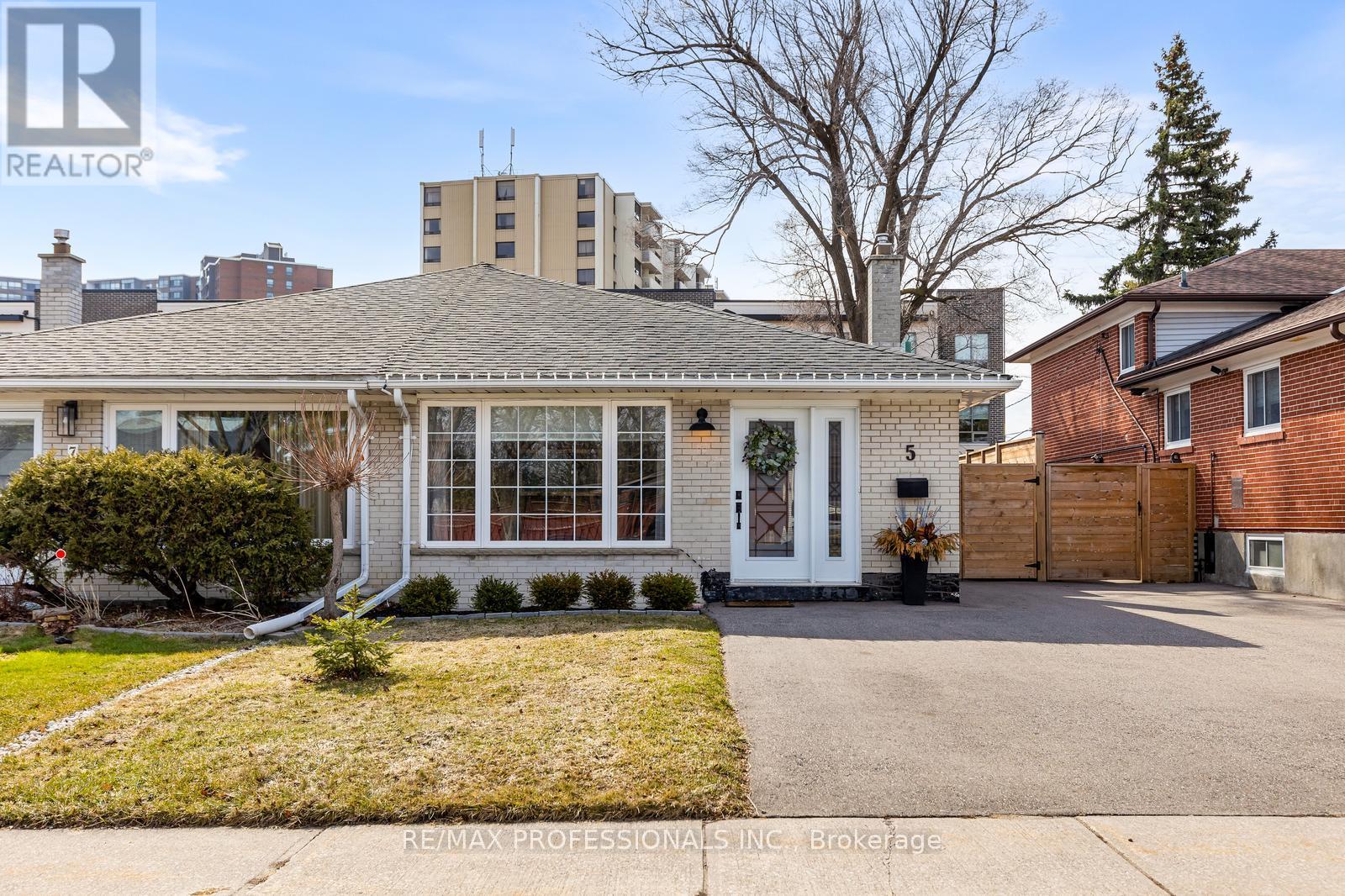 Semi-Detached/Link at 5 BIRGITTA CRESCENT, Toronto (Eringate-Centennial-West Deane)