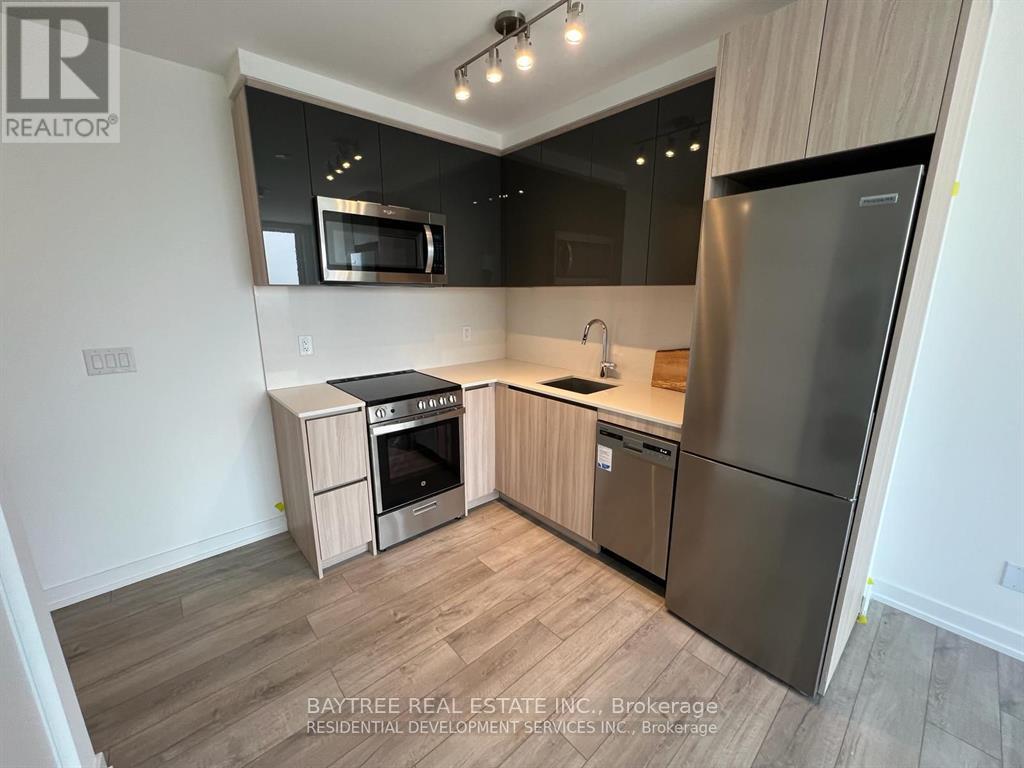 Apartment at 1102 - 3100 KEELE STREET, Toronto (Downsview-Roding-CFB)