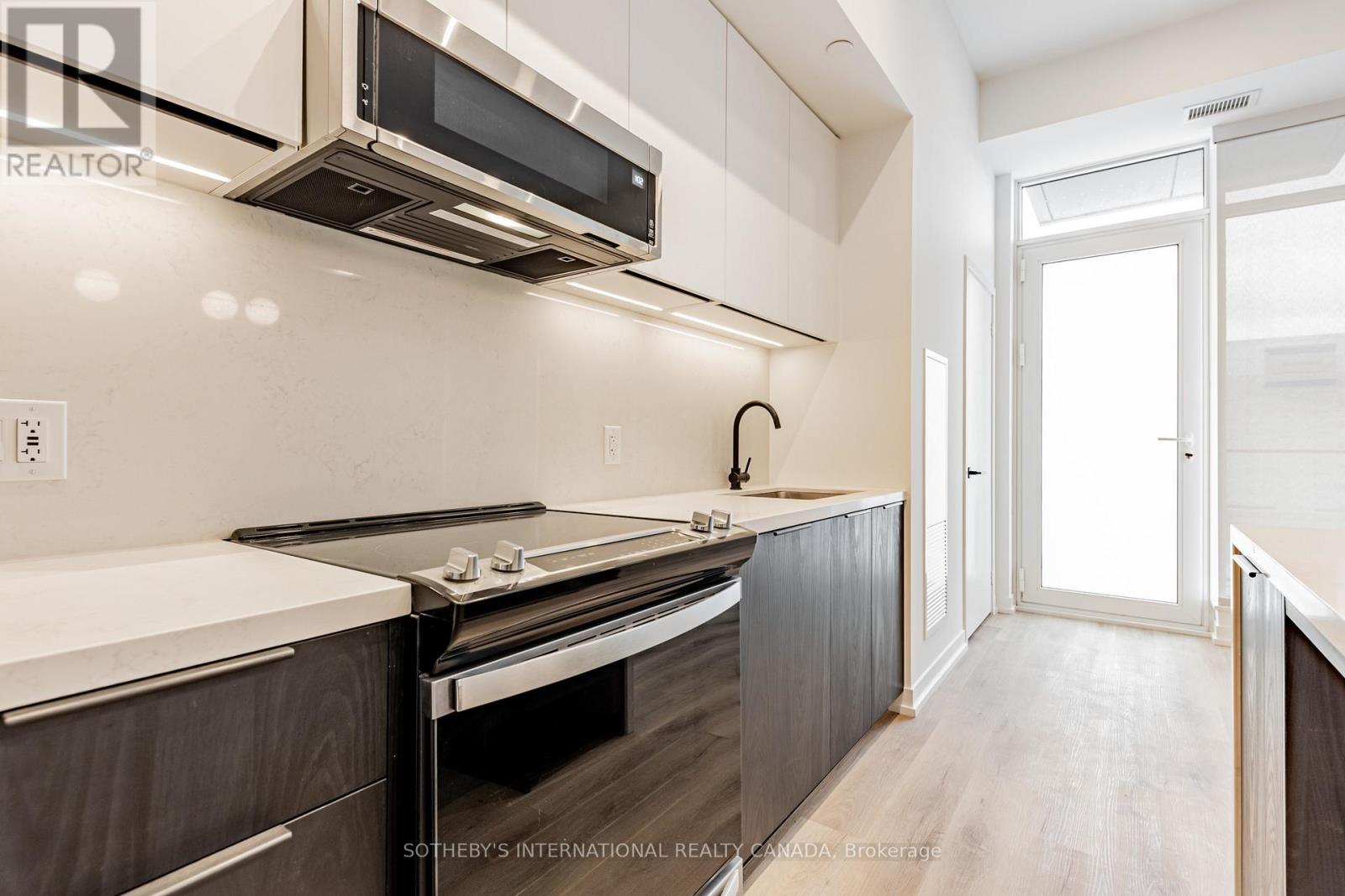 Townhouse at TH#101 - 5 YORK GARDEN WAY, Toronto