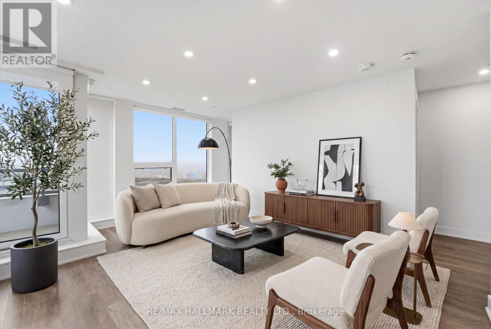 Apartment at 604 - 297 OAK WALK DRIVE, Oakville (RO River Oaks)