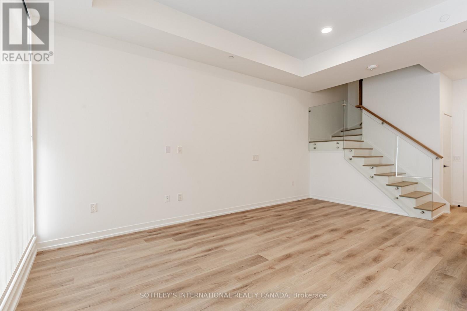 Townhouse at TH104 - 5 YORK GARDEN WAY, Toronto