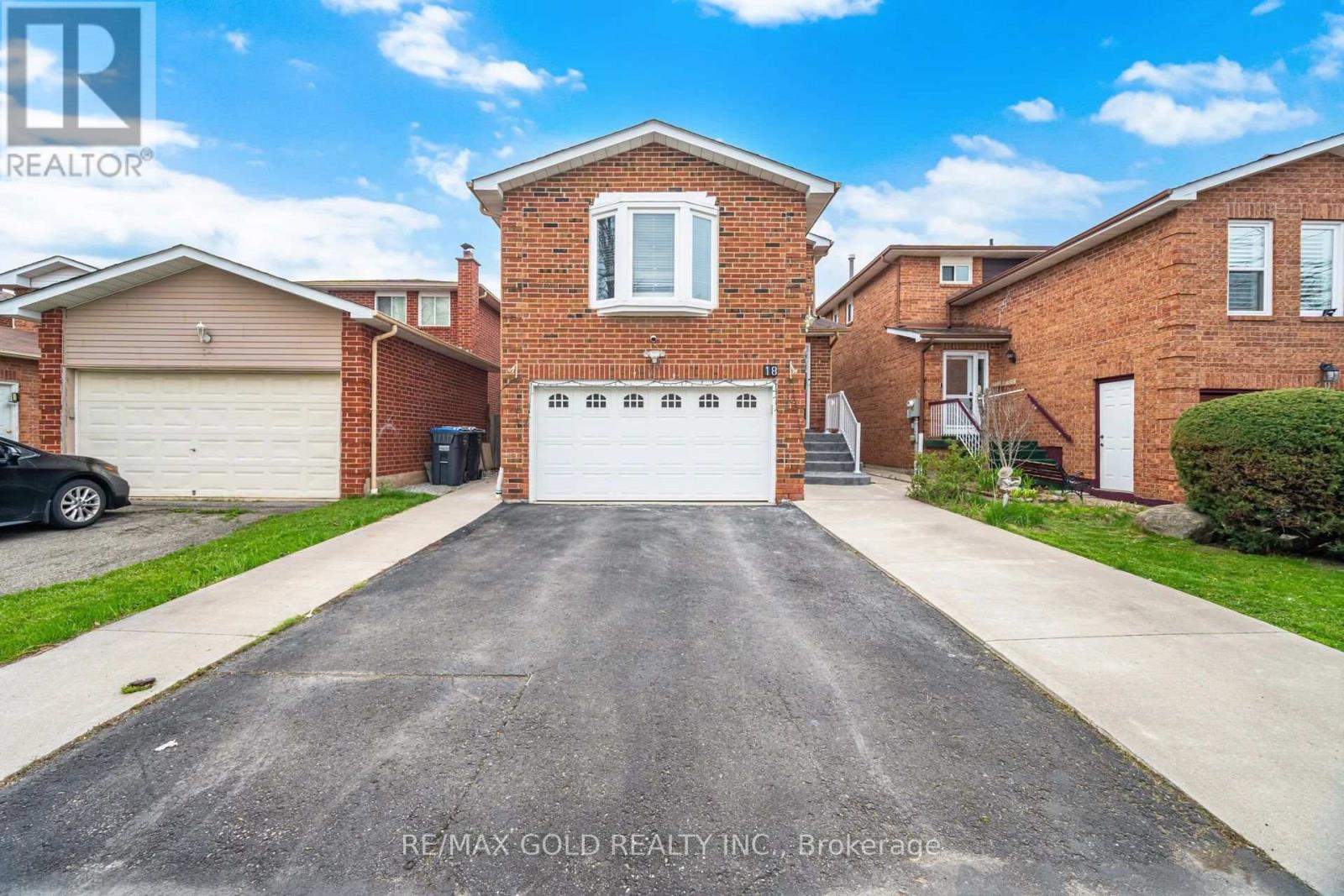 Detached at 18 MCGRAW AVENUE, Brampton (Brampton West)