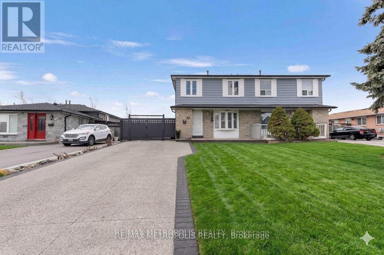 Semi-Detached/Link at 42 GULLIVER CRESCENT, Brampton (Northgate)