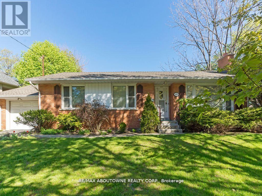 Detached at 2067 DEVON ROAD, Oakville (FD Ford)