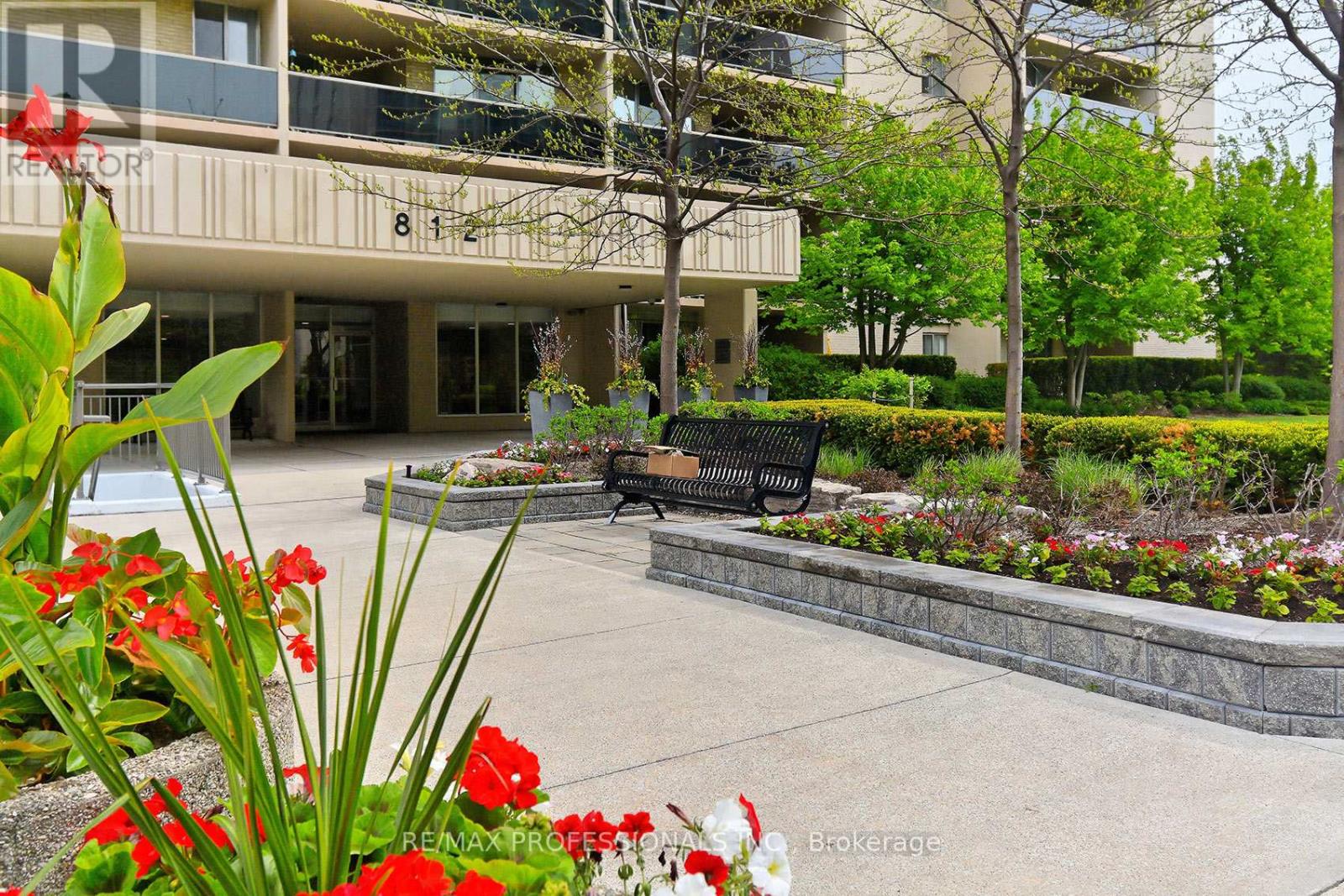 Apartment at 1504 - 812 BURNHAMTHORPE ROAD, Toronto (Markland Wood)