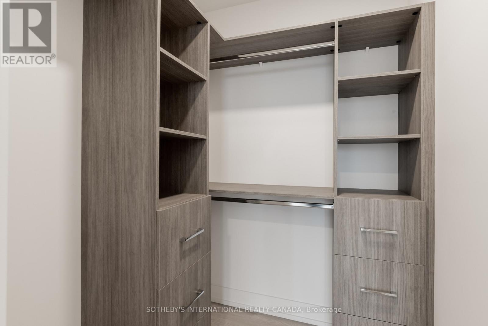 Apartment at 808 - 31 YORK GARDEN WAY, Toronto