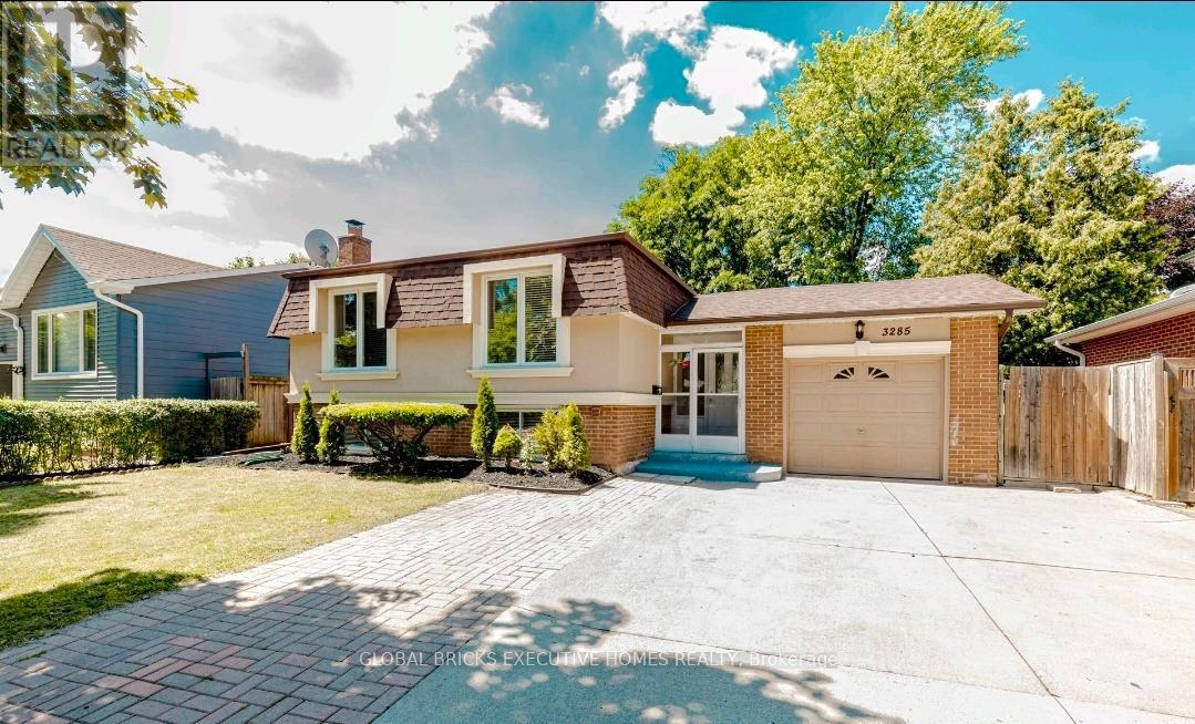 Detached at MAIN - 3285 LANSDOWN DRIVE, Burlington (Palmer)