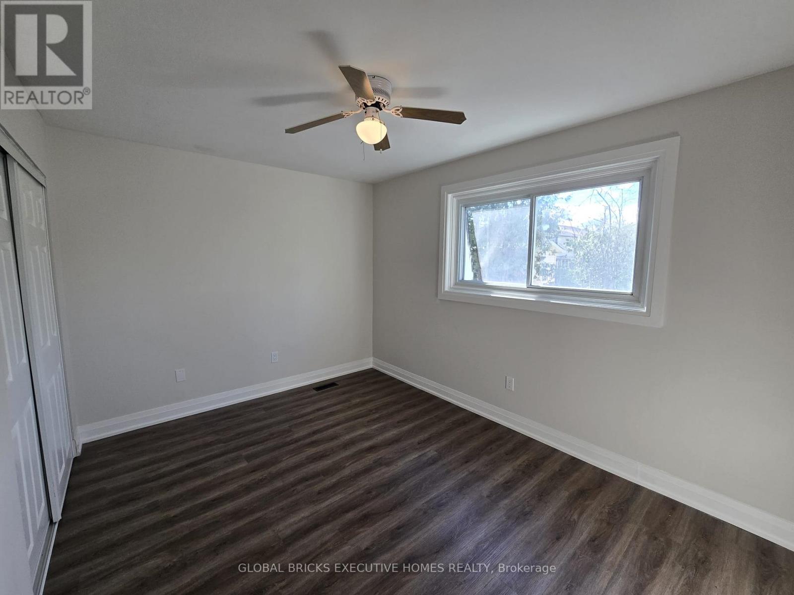 Detached at MAIN - 3285 LANSDOWN DRIVE, Burlington