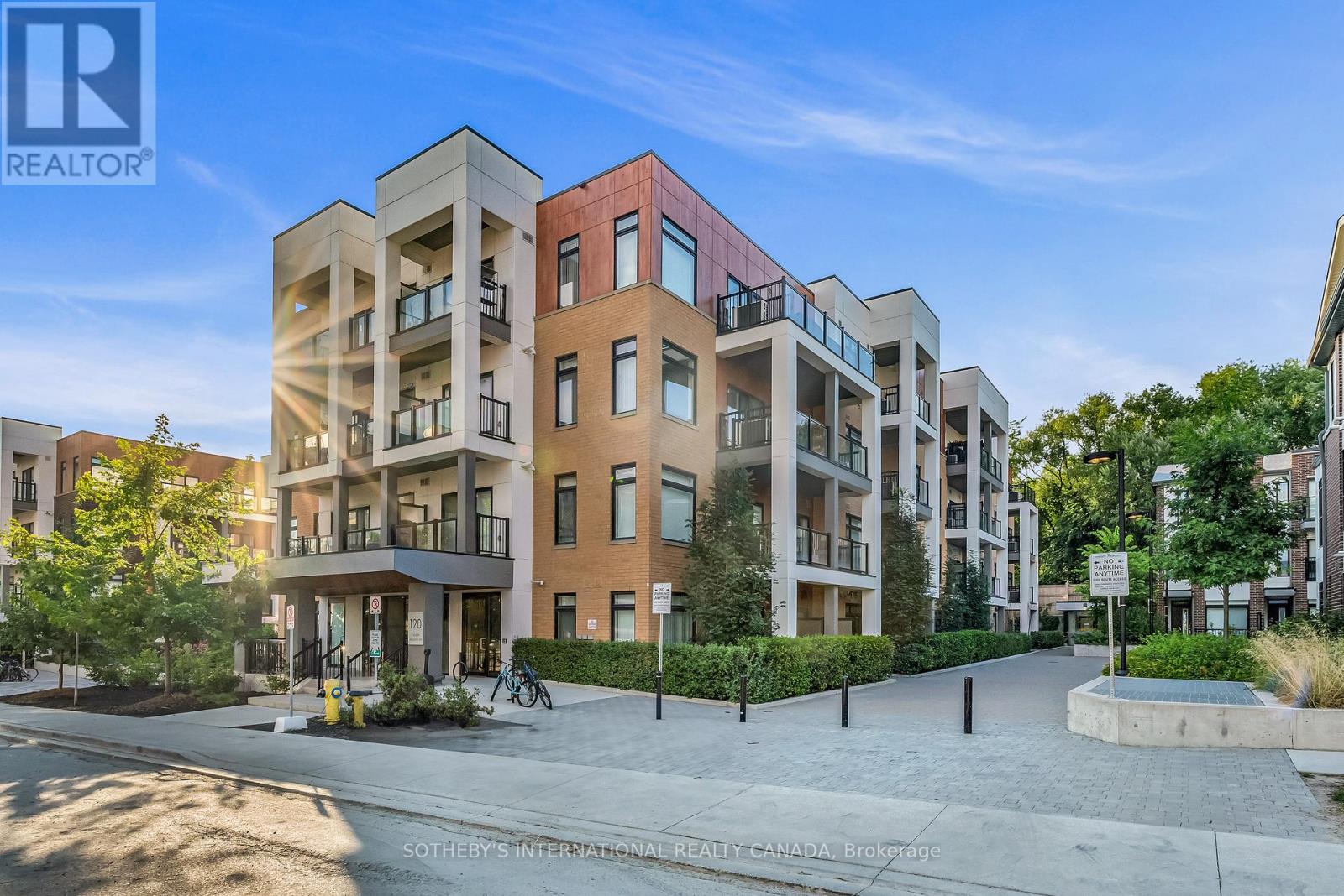 Apartment at 406 - 120 CANON JACKSON DRIVE, Toronto (Beechborough-Greenbrook)