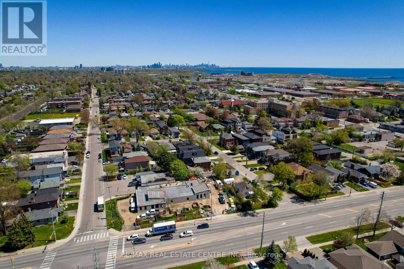 Apartment at 704 - 1100 CAVEN STREET, Mississauga (Lakeview)