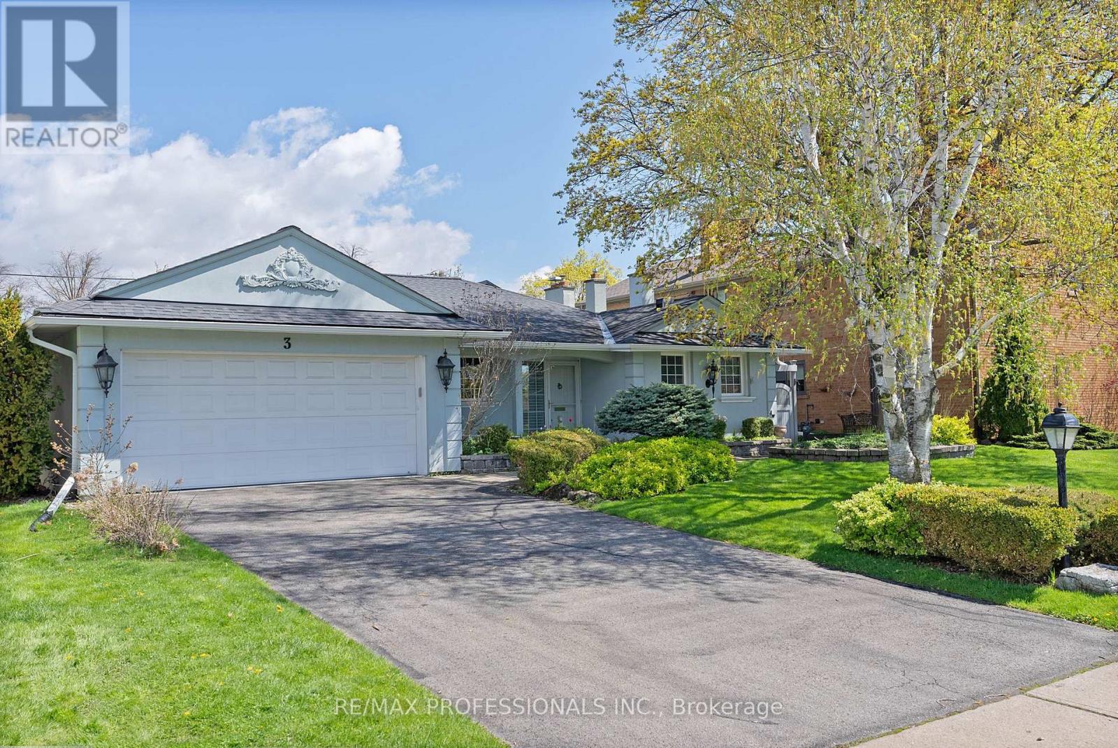 Detached at 3 CONIFER DRIVE, Toronto (Markland Wood)