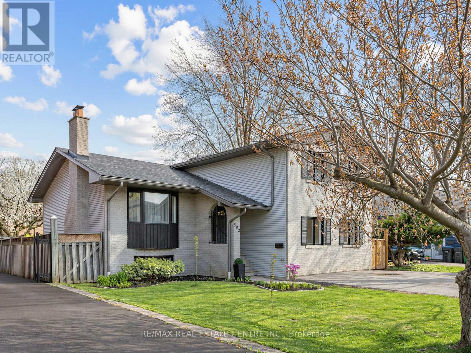 Detached at 592 MONTBECK CRESCENT, Mississauga (Port Credit)
