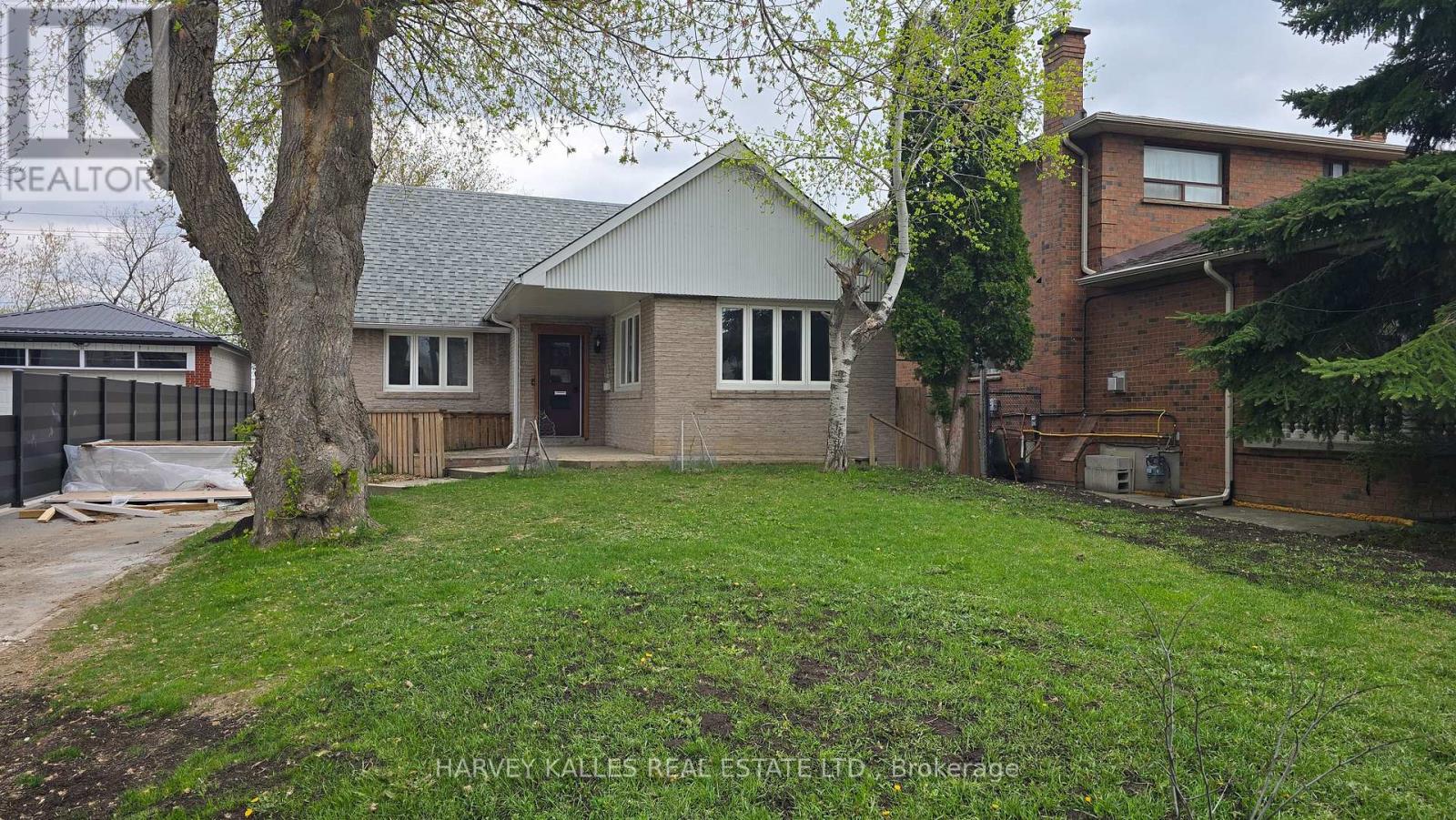 Detached at MAIN - 279 CORNELIUS PARKWAY, Toronto (Downsview-Roding-CFB)