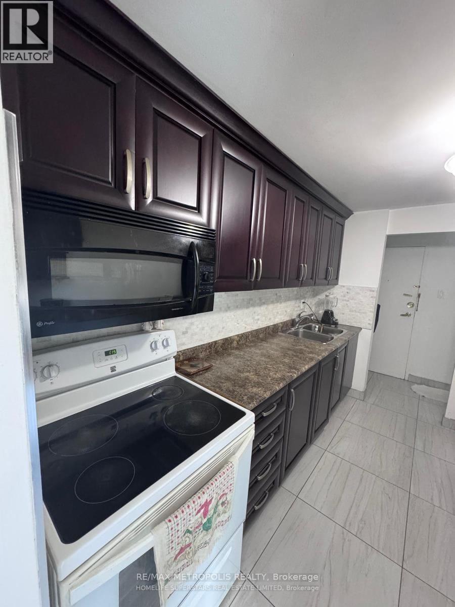 Apartment at 202 - 1445 WILSON AVENUE, Toronto (Downsview-Roding-CFB)