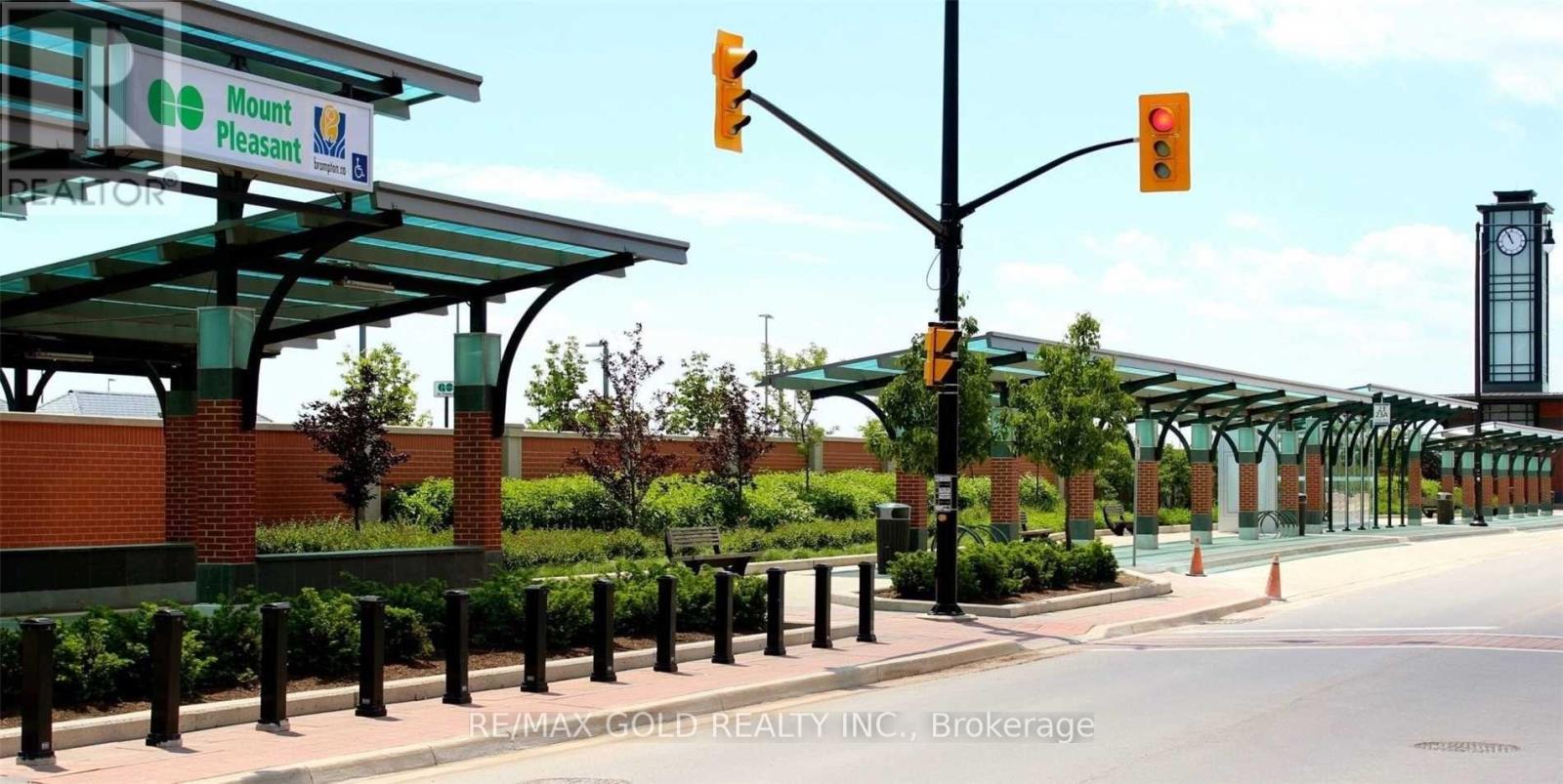 Townhouse at 19 PORTSDOWN ROAD, Brampton