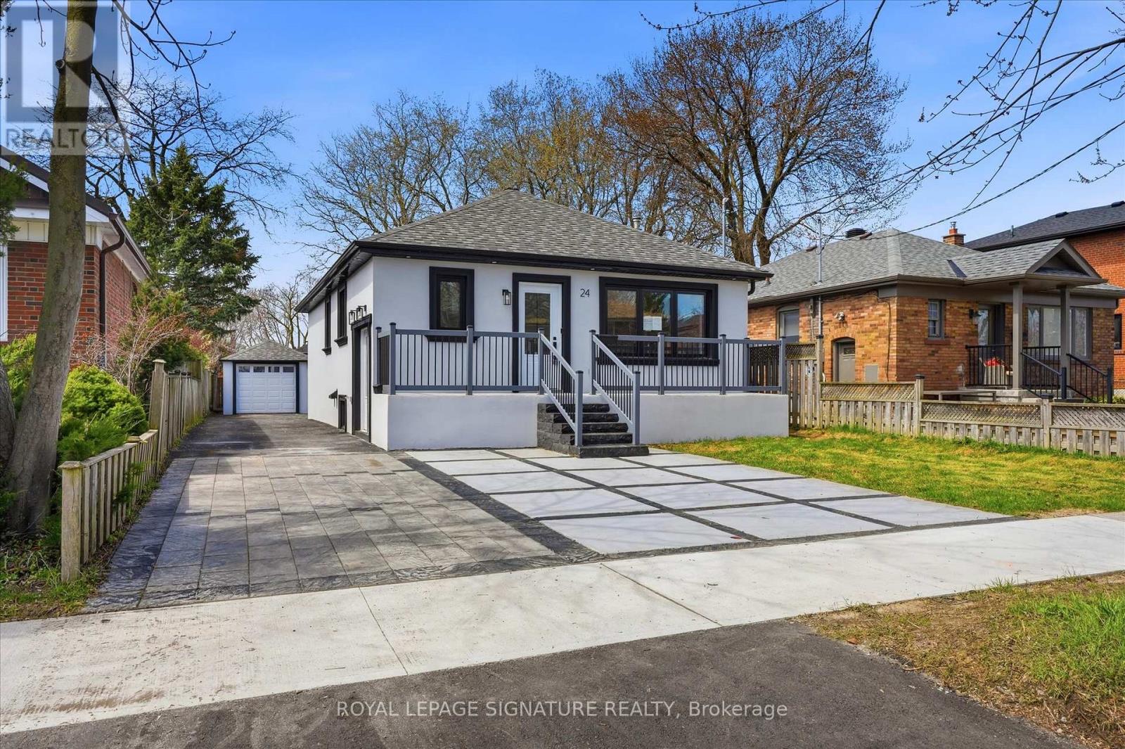 Detached at 24 TREEVIEW DRIVE, Toronto (Alderwood)