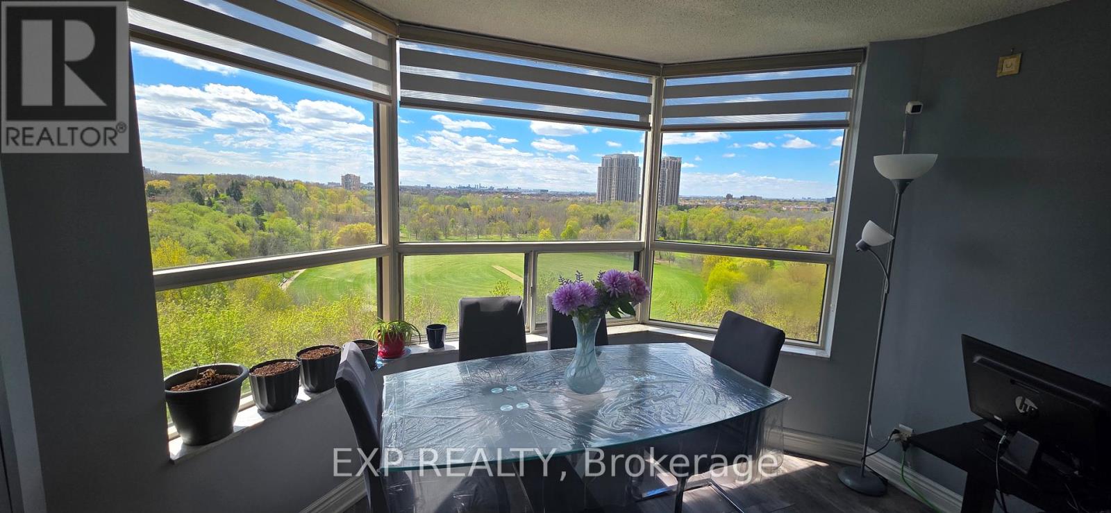 Apartment at 621 - 6 HUMBERLINE DRIVE, Toronto (West Humber-Clairville)