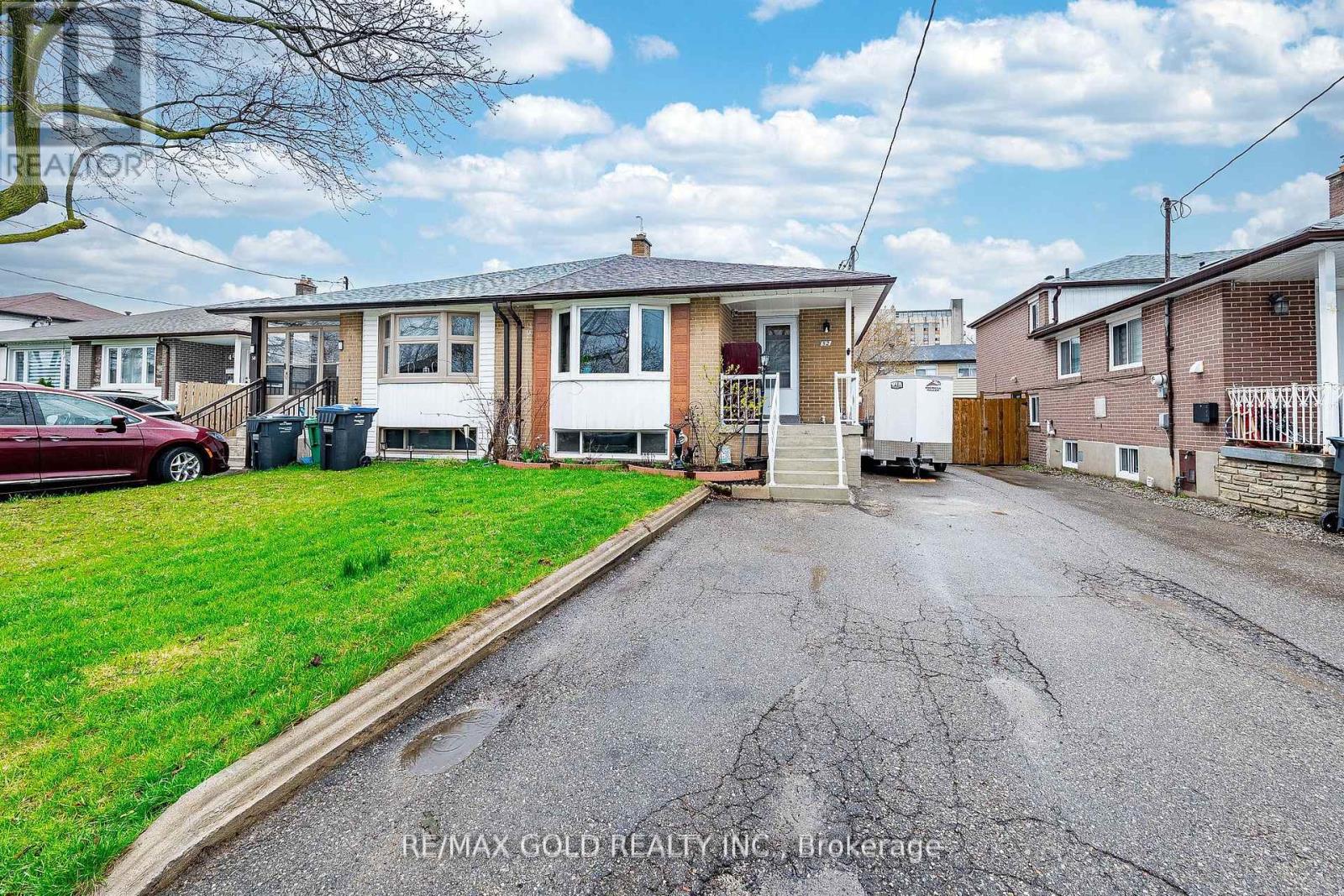Semi-Detached/Link at 52 GARFIELD CRESCENT, Brampton (Brampton North)