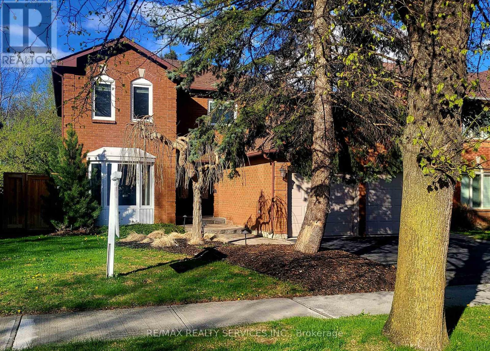 Detached at 28 CHICKADEE CRESCENT, Brampton (Snelgrove)