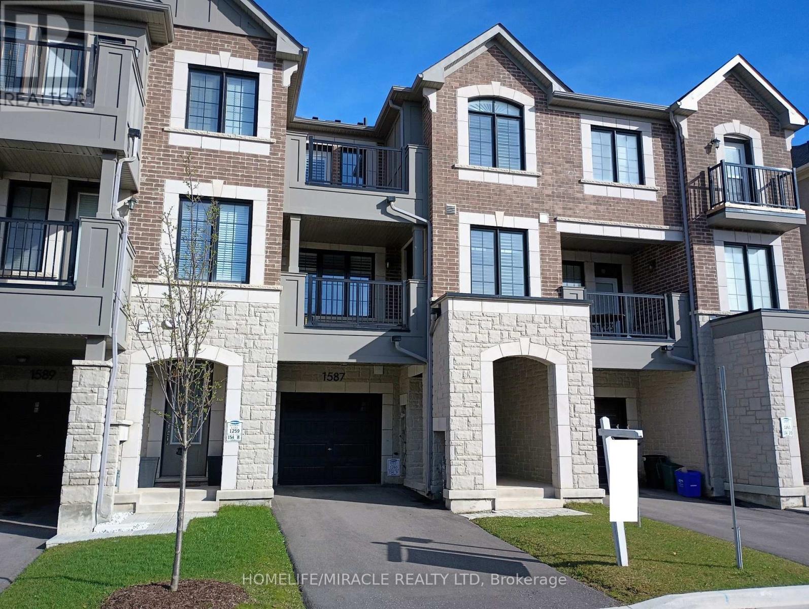 Townhouse at 1587 MOIRA CRESCENT, Milton (BW Bowes)