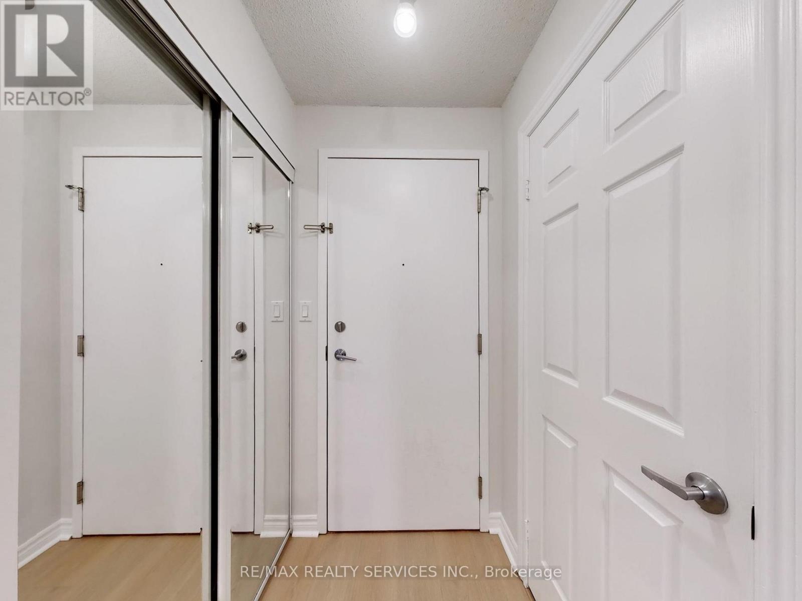 Apartment at 504 - 3880 DUKE OF YORK BOULEVARD, Mississauga