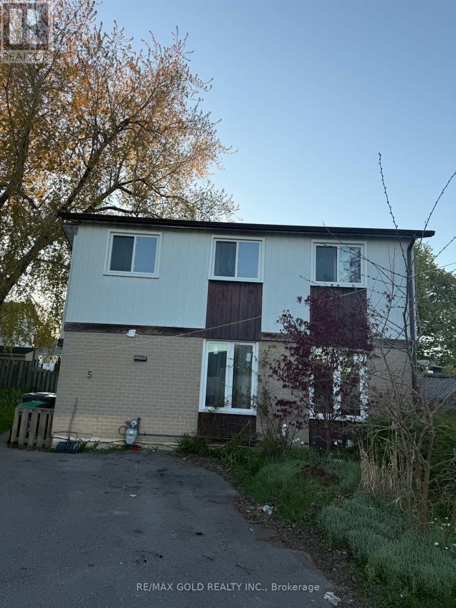Detached at UPPER LEAVE 1/2ND FLOOR - 5 HERRON PLACE, Brampton (Central Park)