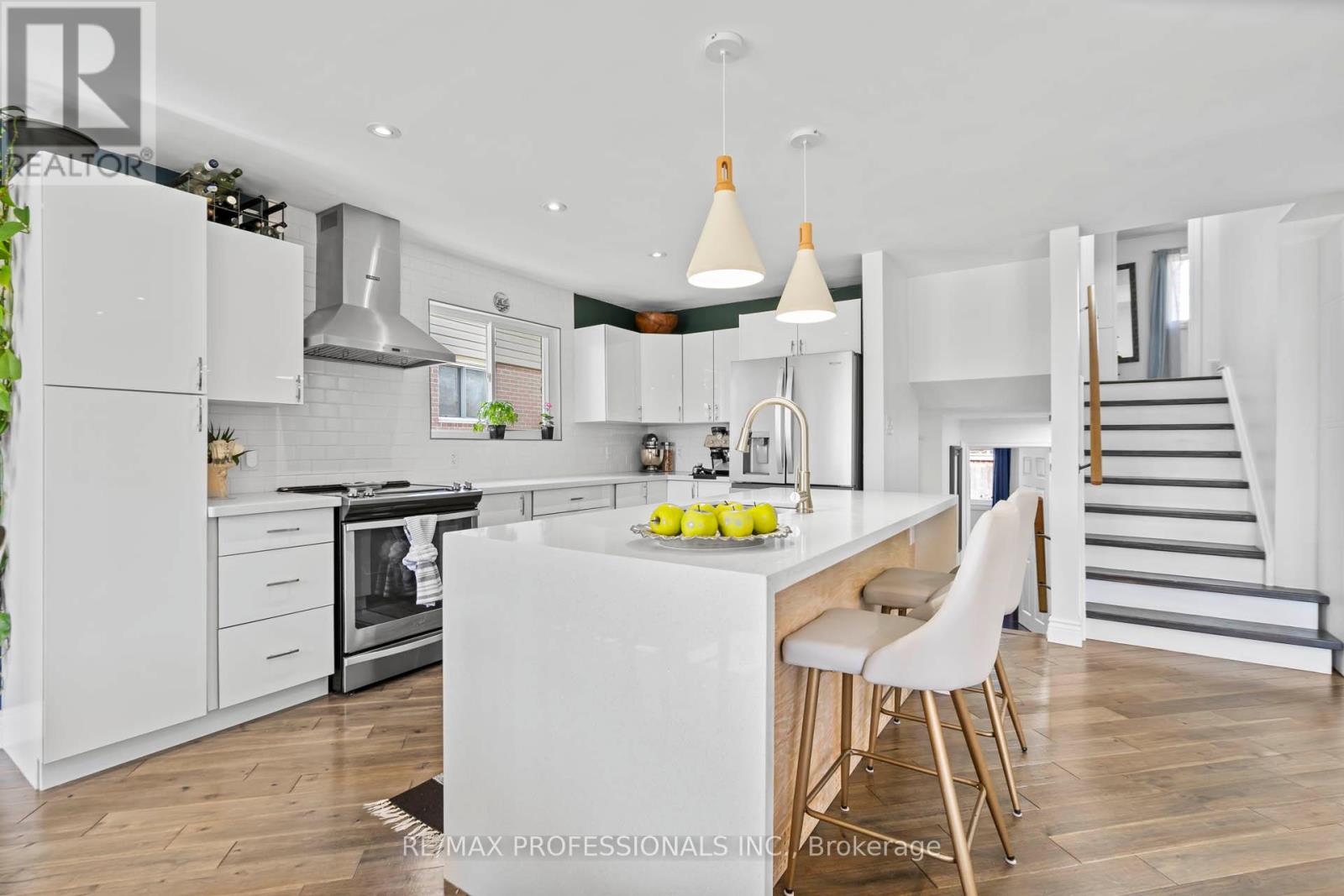 Detached at 62 CALEDON CRESCENT, Brampton (Brampton East)
