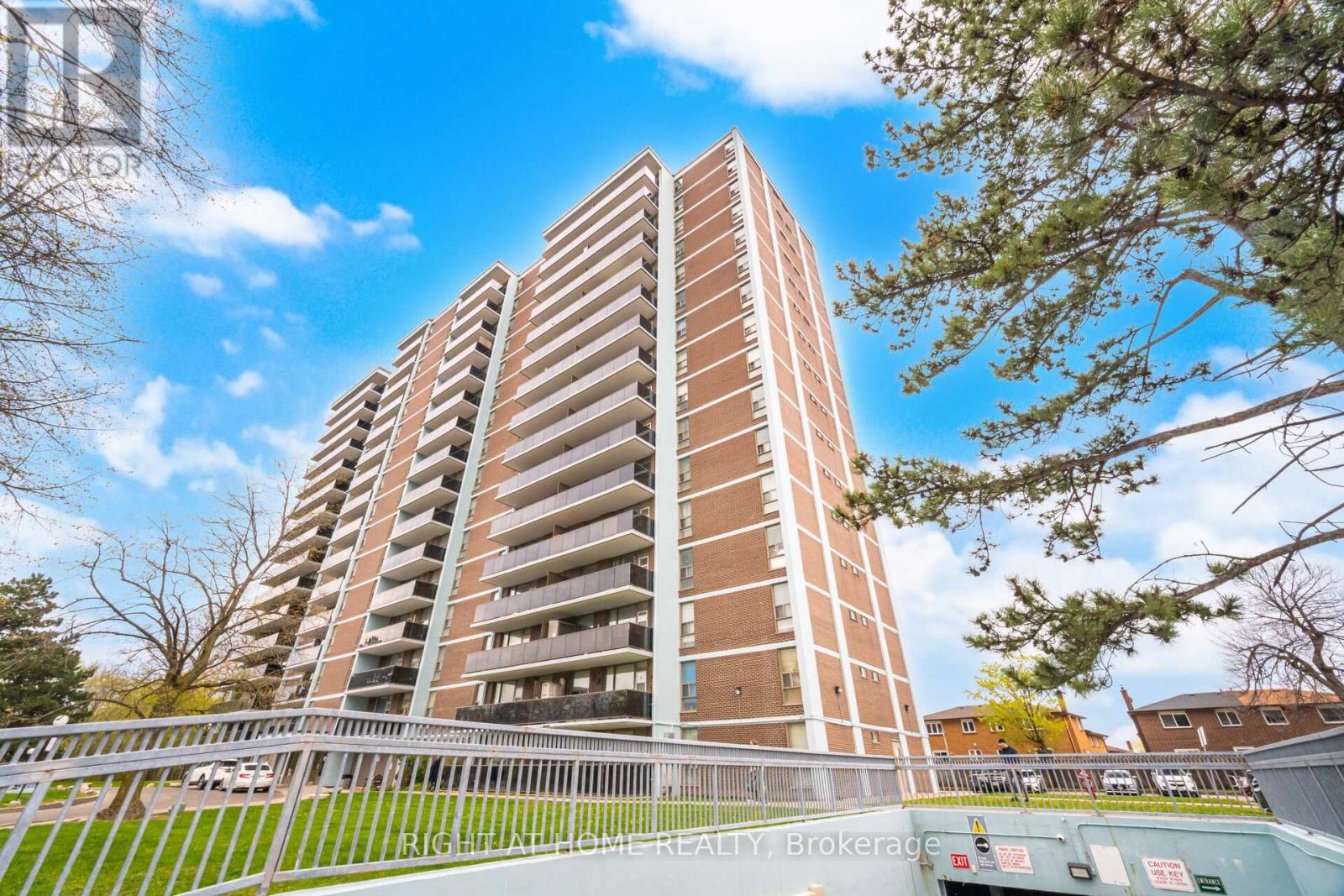 Apartment at 907 - 235 GRANDRAVINE DRIVE, Toronto (Glenfield-Jane Heights)