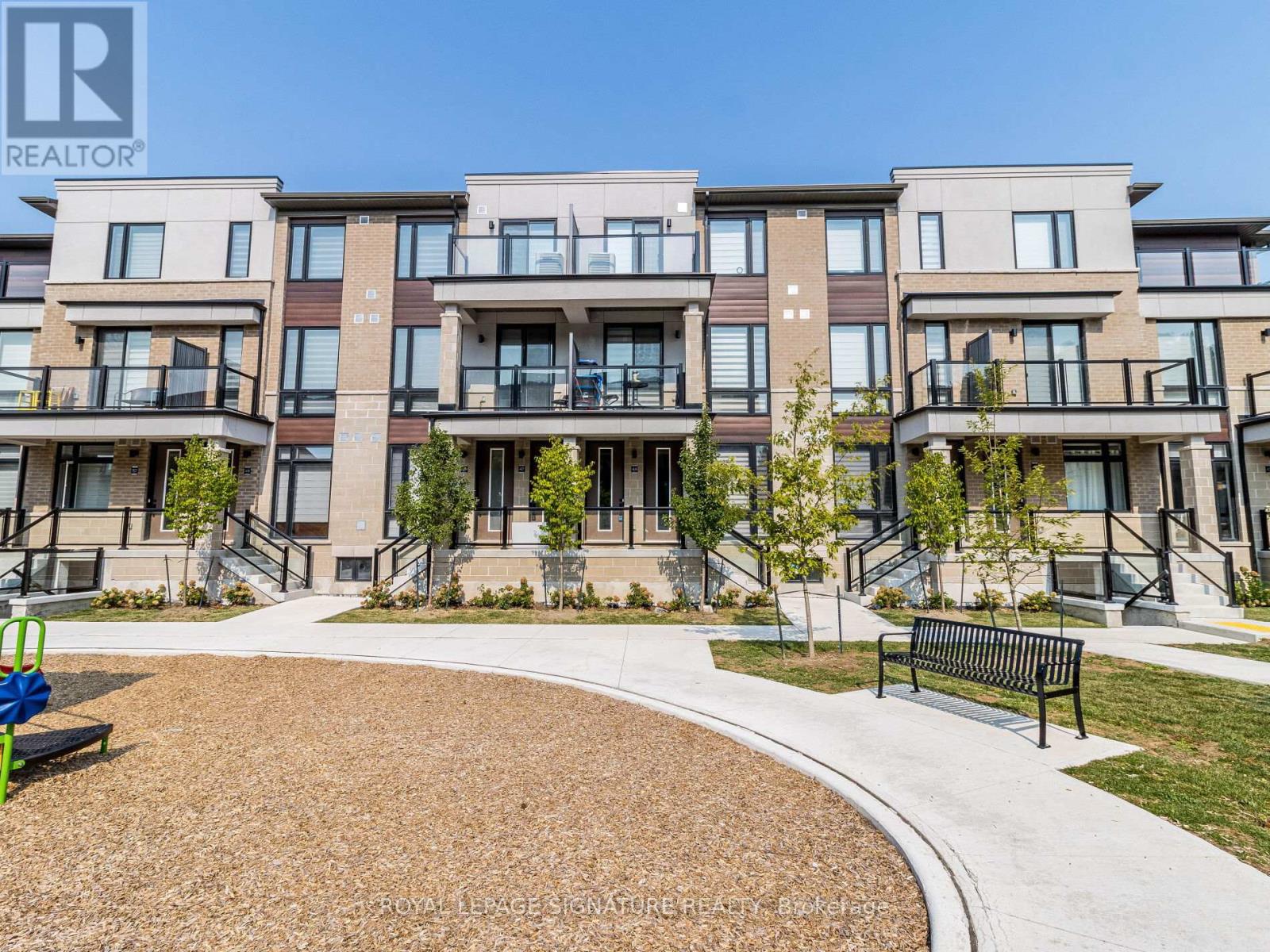 Apartment at 45 - 45 KNOTSBERRY CIRCLE, Brampton (Bram West)