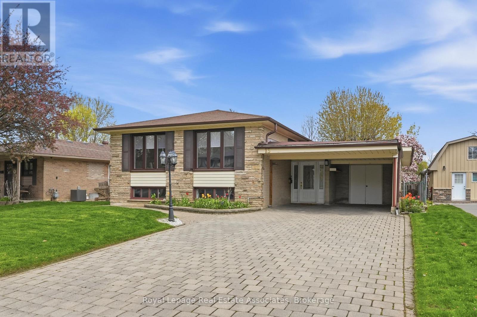 Detached at 13 FERNDALE CRESCENT, Brampton (Brampton East)
