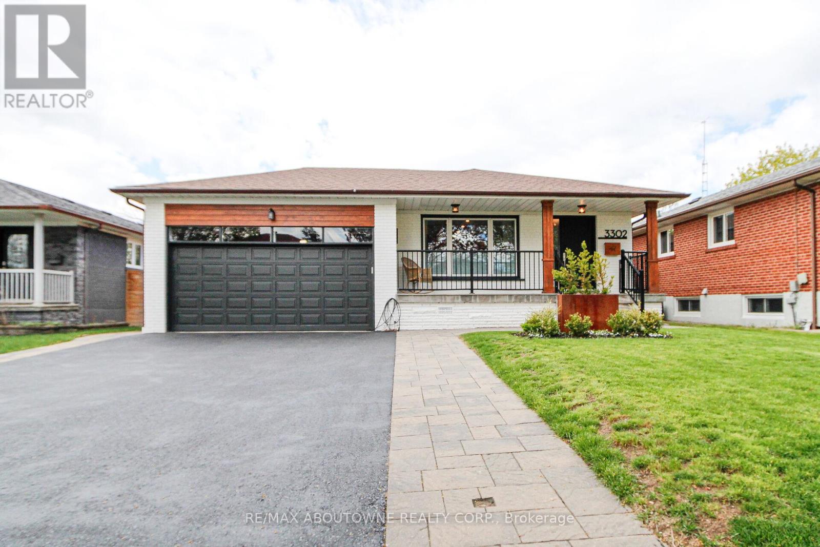 Detached at 3302 CARDROSS ROAD, Mississauga (Applewood)