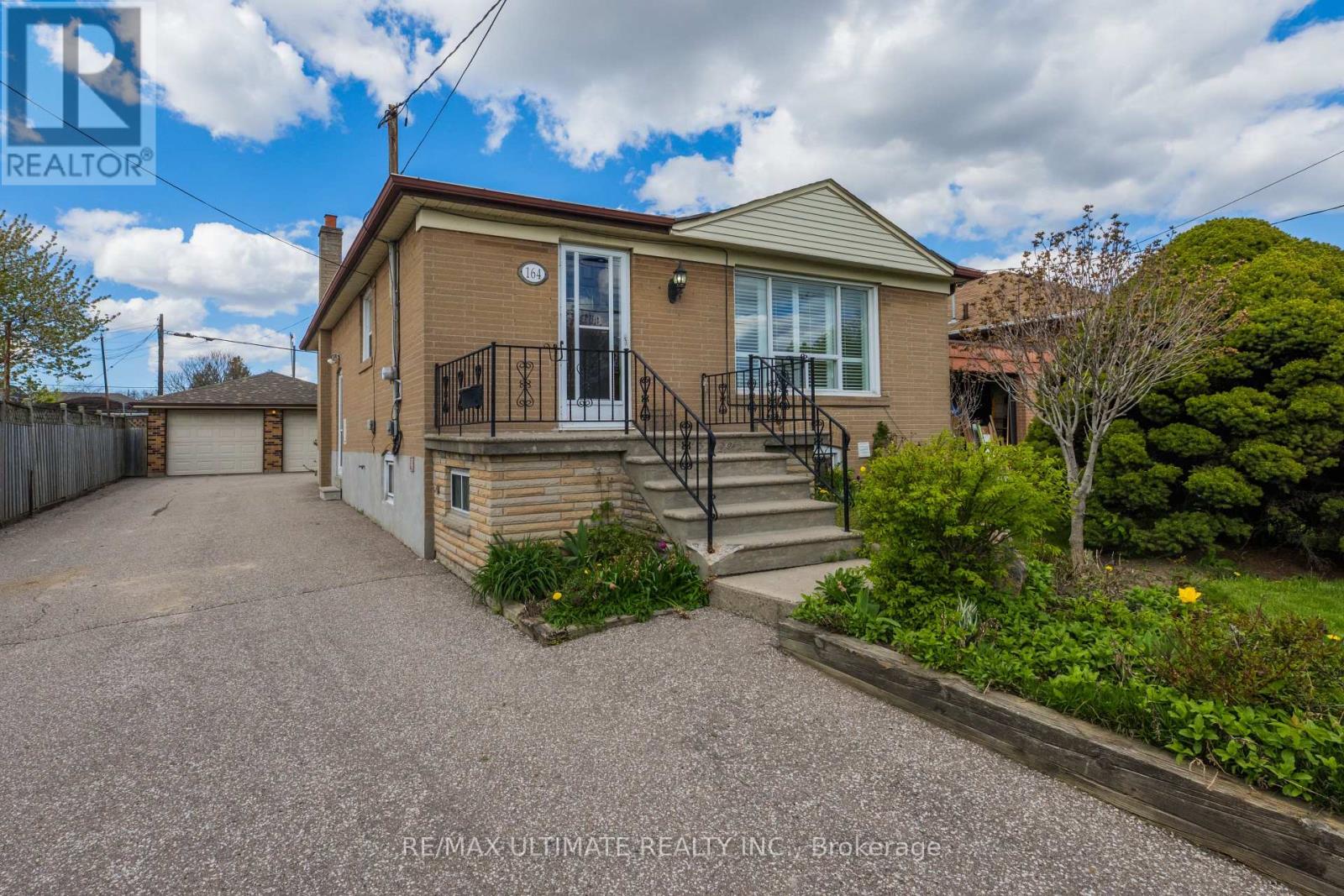 Detached at 164 KATHERINE ROAD, Toronto (Downsview-Roding-CFB)