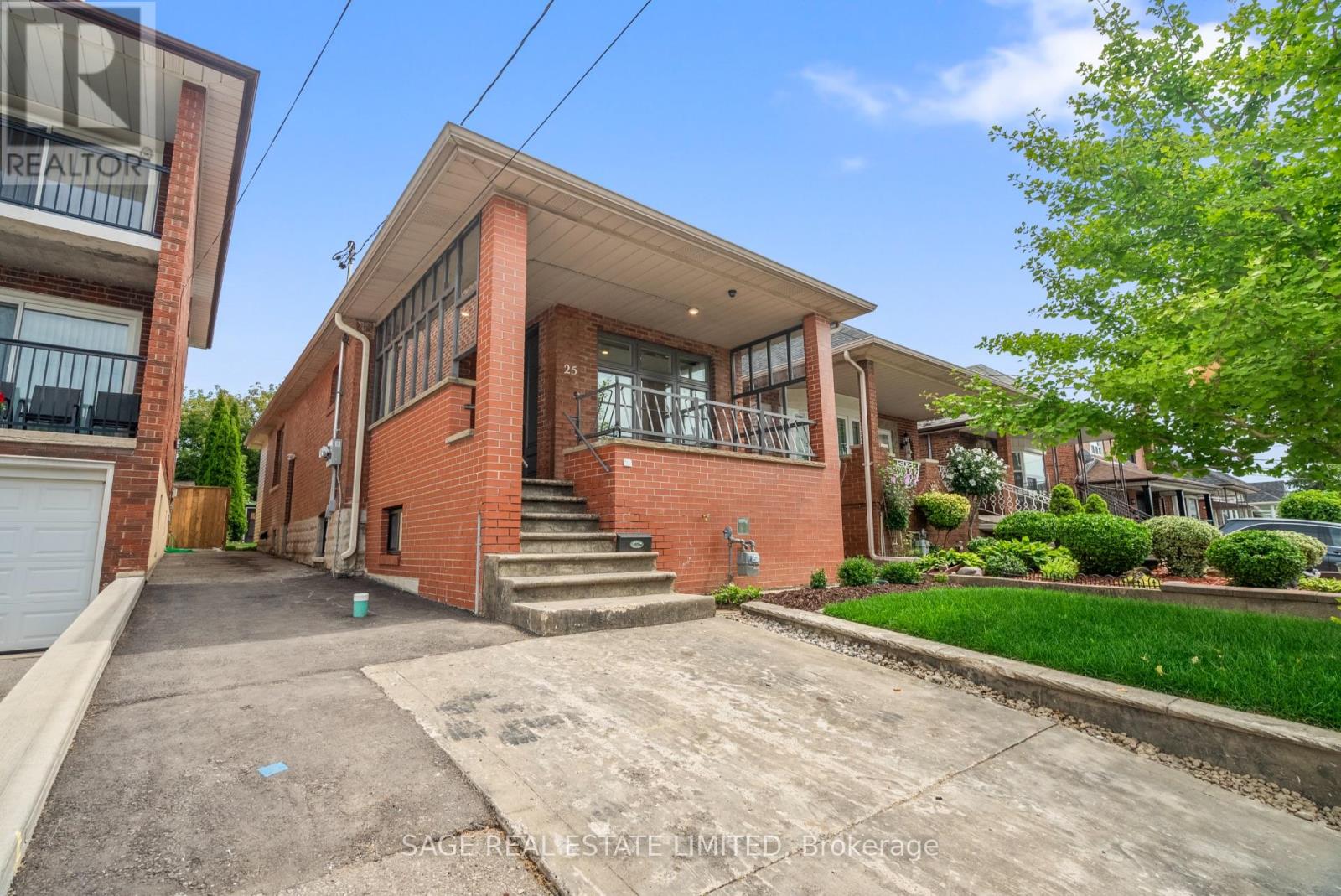 Multiplex at 25 CHAMBERLAIN AVENUE, Toronto (Briar Hill-Belgravia)