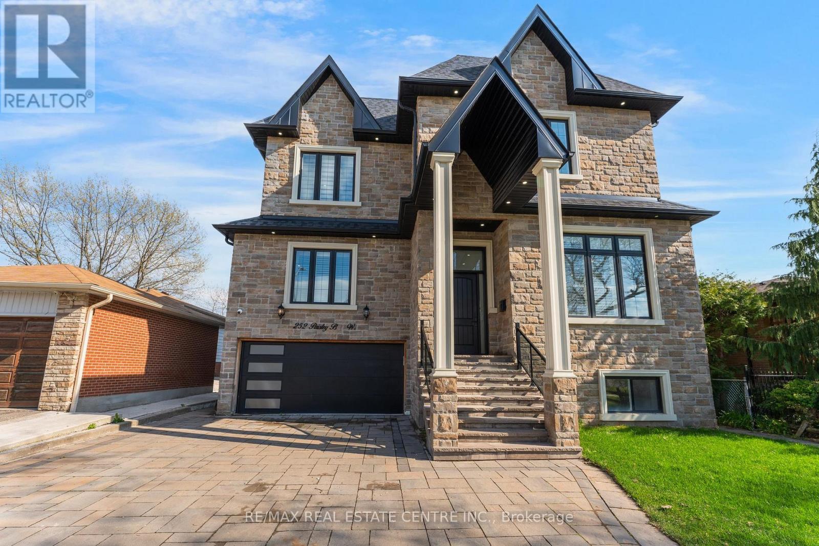 Detached at 252 PAISLEY BOULEVARD W, Mississauga (Cooksville)