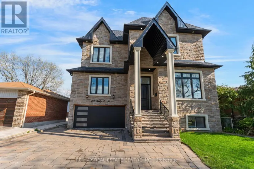 Detached at 252 PAISLEY BOULEVARD W, Mississauga