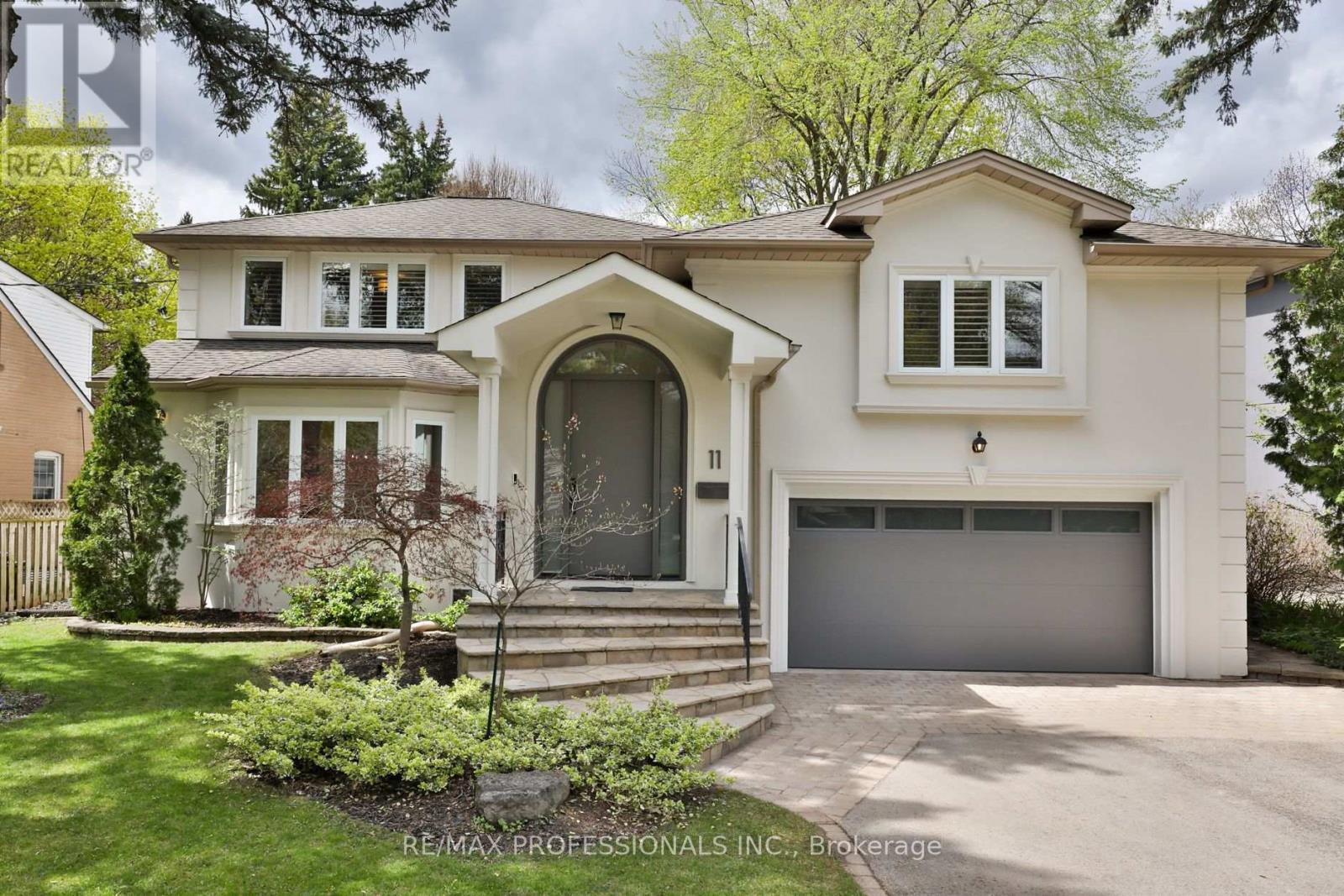 Detached at 11 CRANLEIGH COURT, Toronto (Edenbridge-Humber Valley)