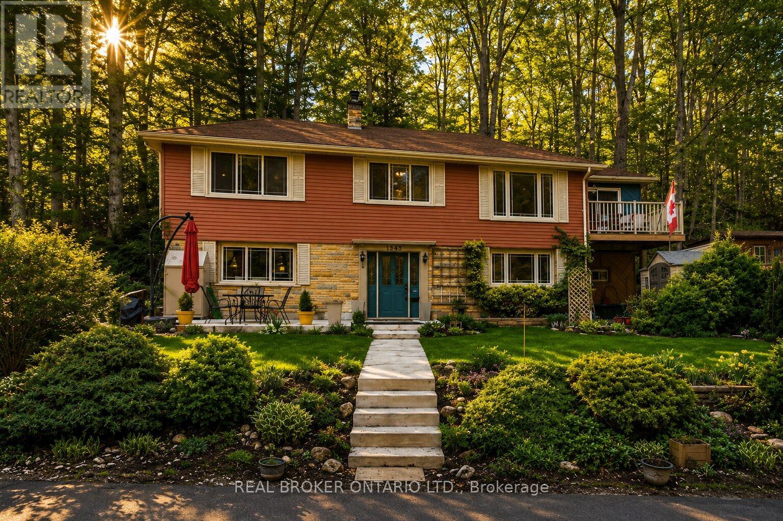 Detached at 1343 HIDDEN VALLEY ROAD, Burlington (Grindstone)