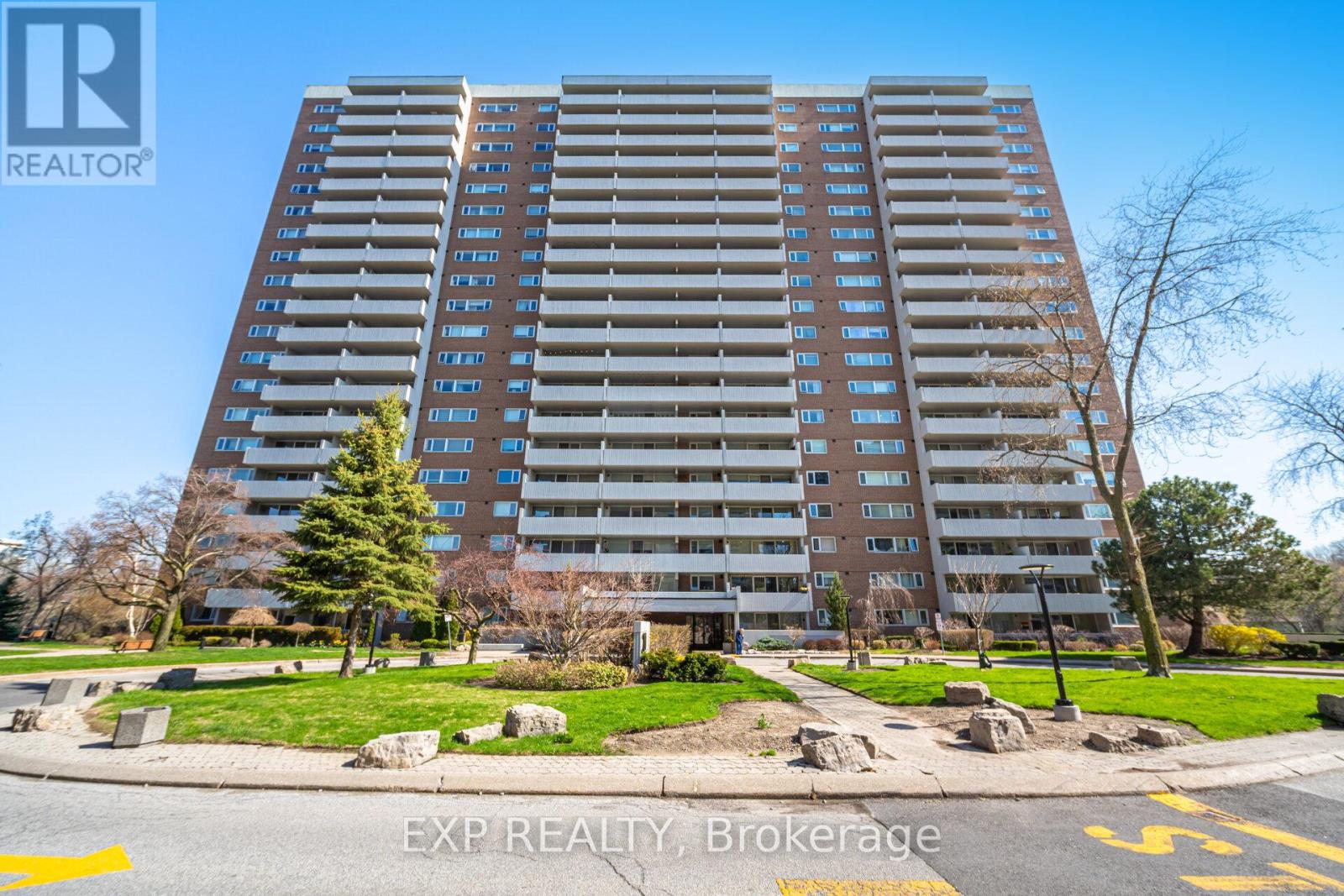 Apartment at 205 - 270 SCARLETT ROAD, Toronto (Rockcliffe-Smythe)