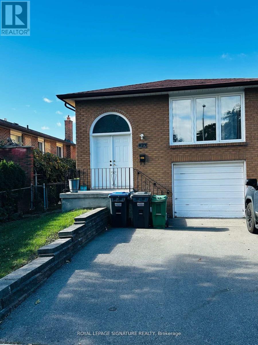 Semi-Detached/Link at 827 STAINTON DRIVE, Mississauga (Erindale)