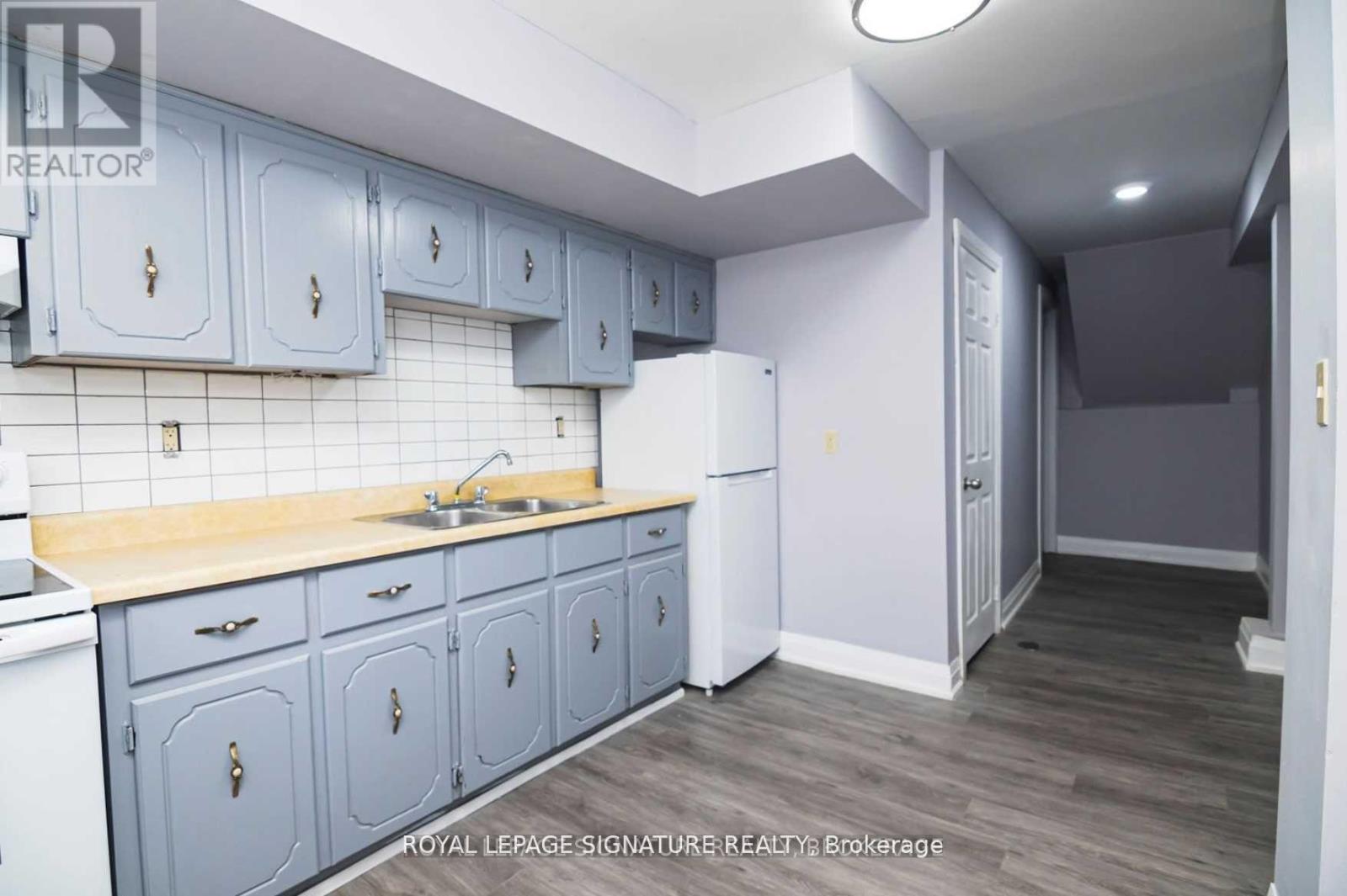 Semi-Detached/Link at 827 STAINTON DRIVE, Mississauga