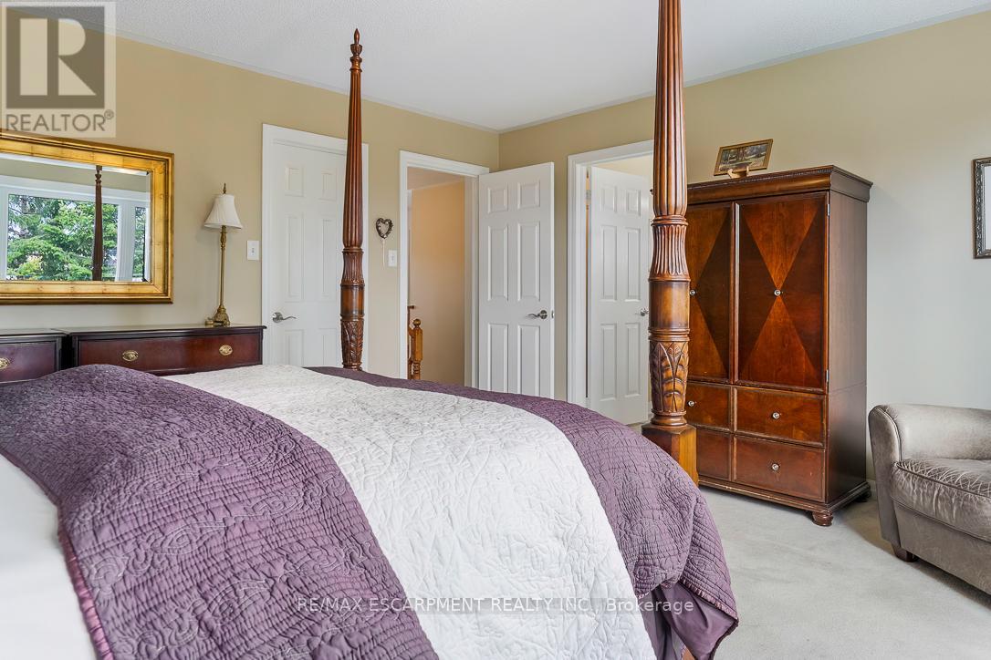 Detached at 2464 PEBBLESTONE COURT, Oakville