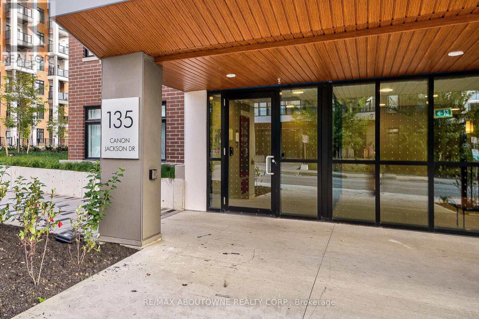 Apartment at 204 - 135 CANON JACKSON DRIVE, Toronto (Brookhaven-Amesbury)