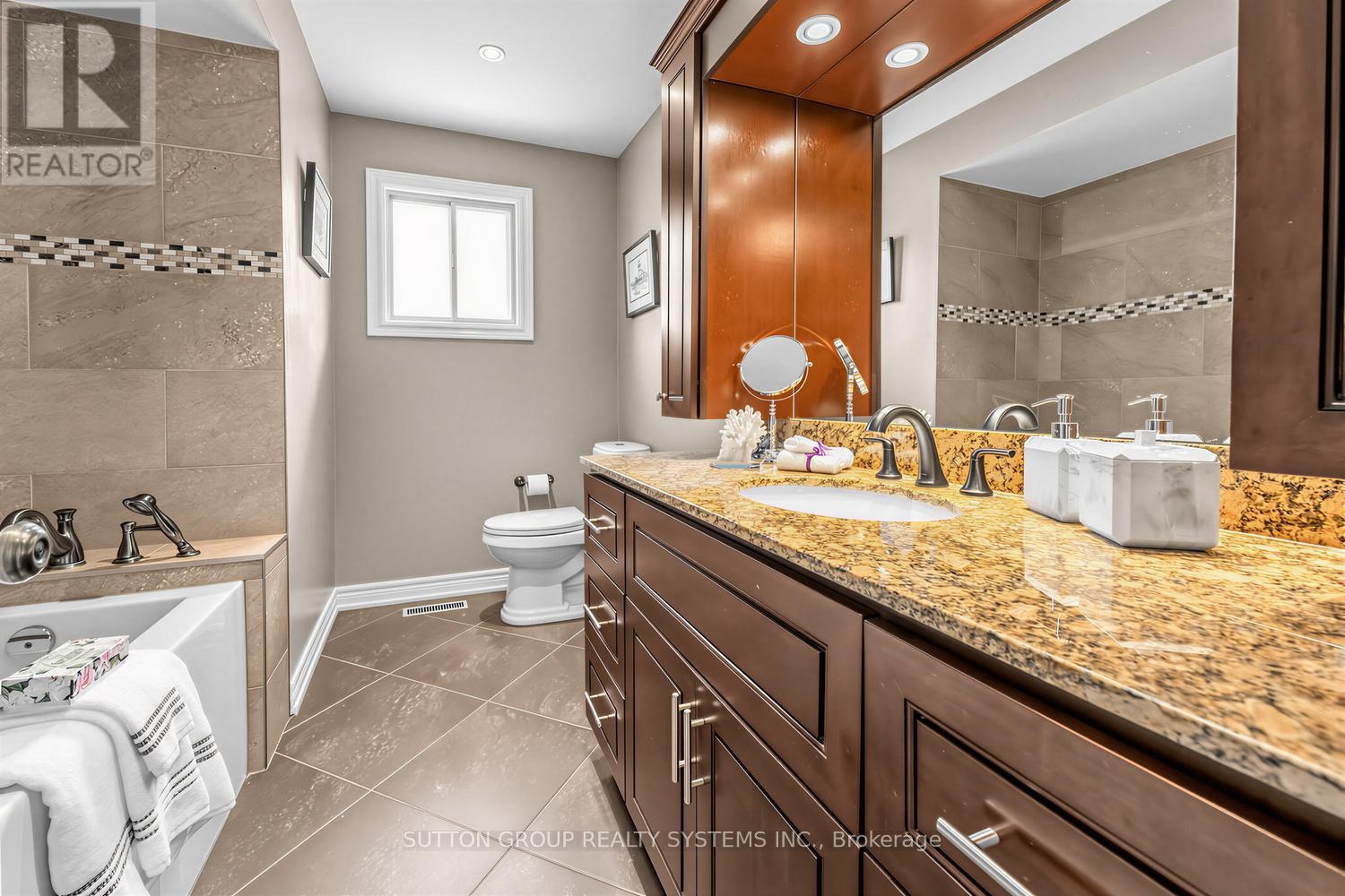 Detached at 228 CHANTENAY DRIVE, Mississauga