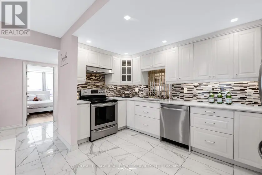 Apartment at 605 - 20 SPEERS ROAD, Oakville (CO Central)