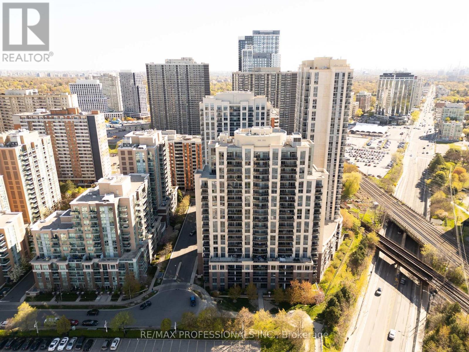 Apartment at 101 - 1 MICHAEL POWER PLACE, Toronto (Islington-City Centre West)