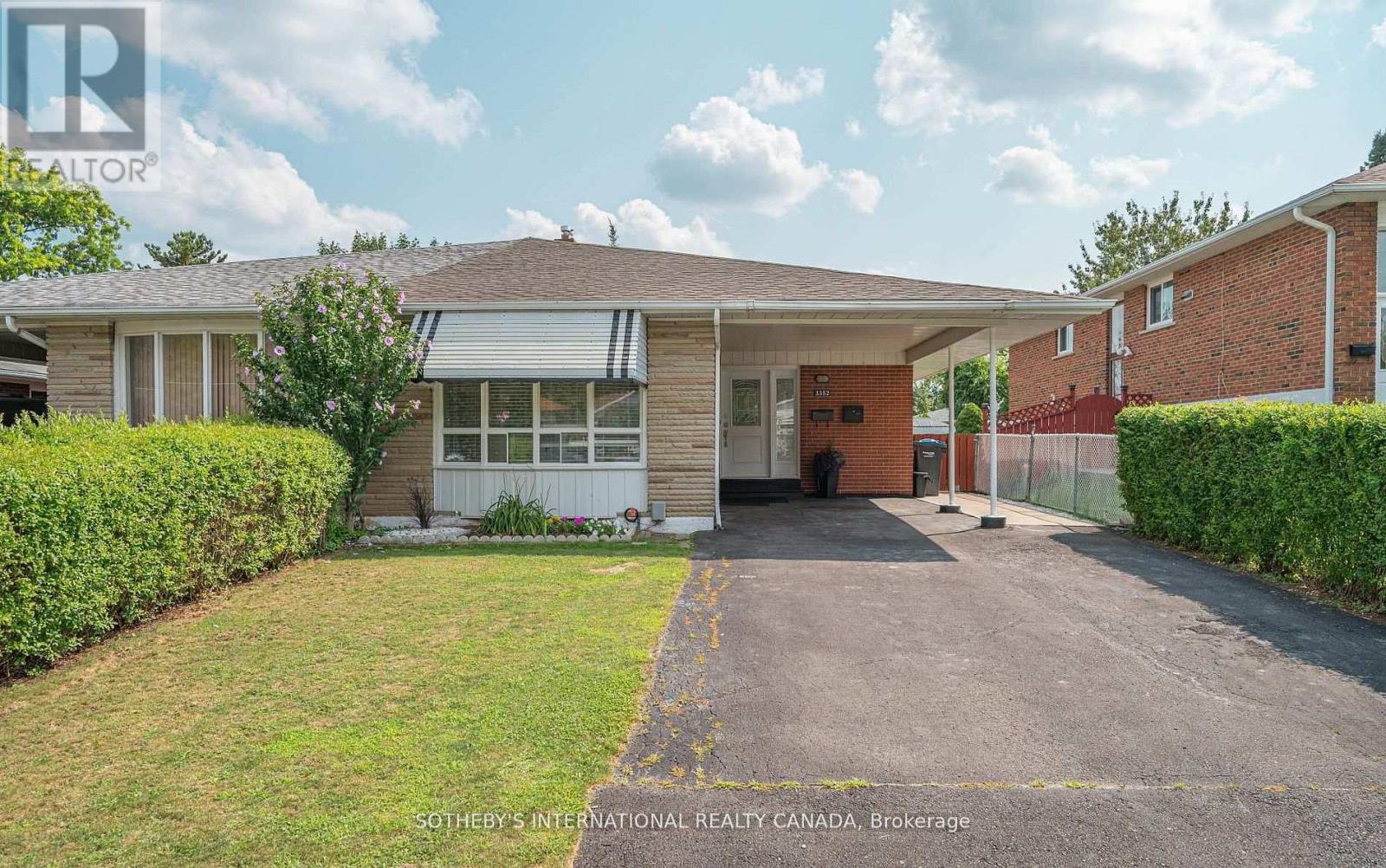 Semi-Detached/Link at 3352 QUEEN FREDERICA DRIVE, Mississauga (Applewood)